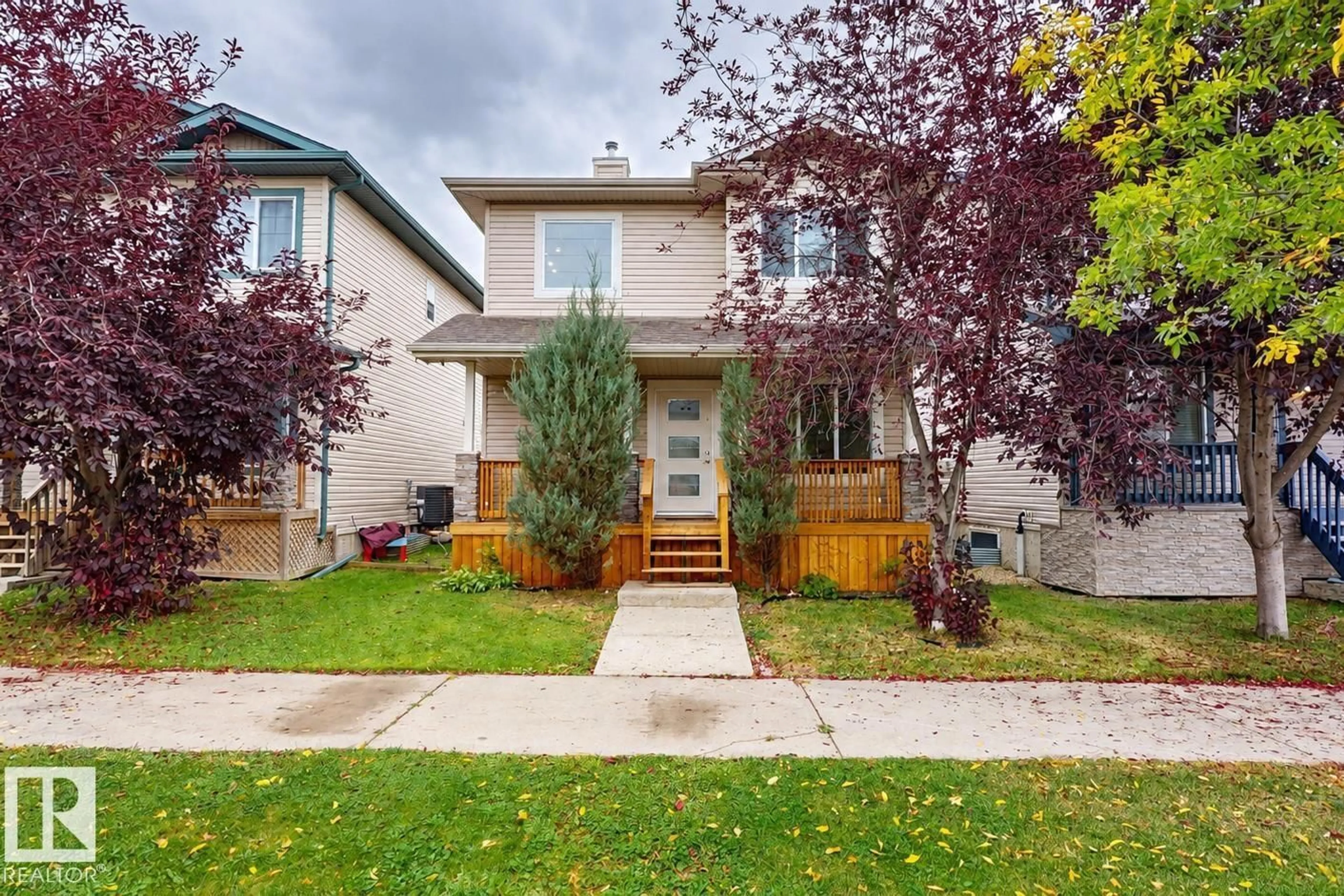Home with vinyl exterior material, street for 17 VISTA, Spruce Grove Alberta T7X4P6