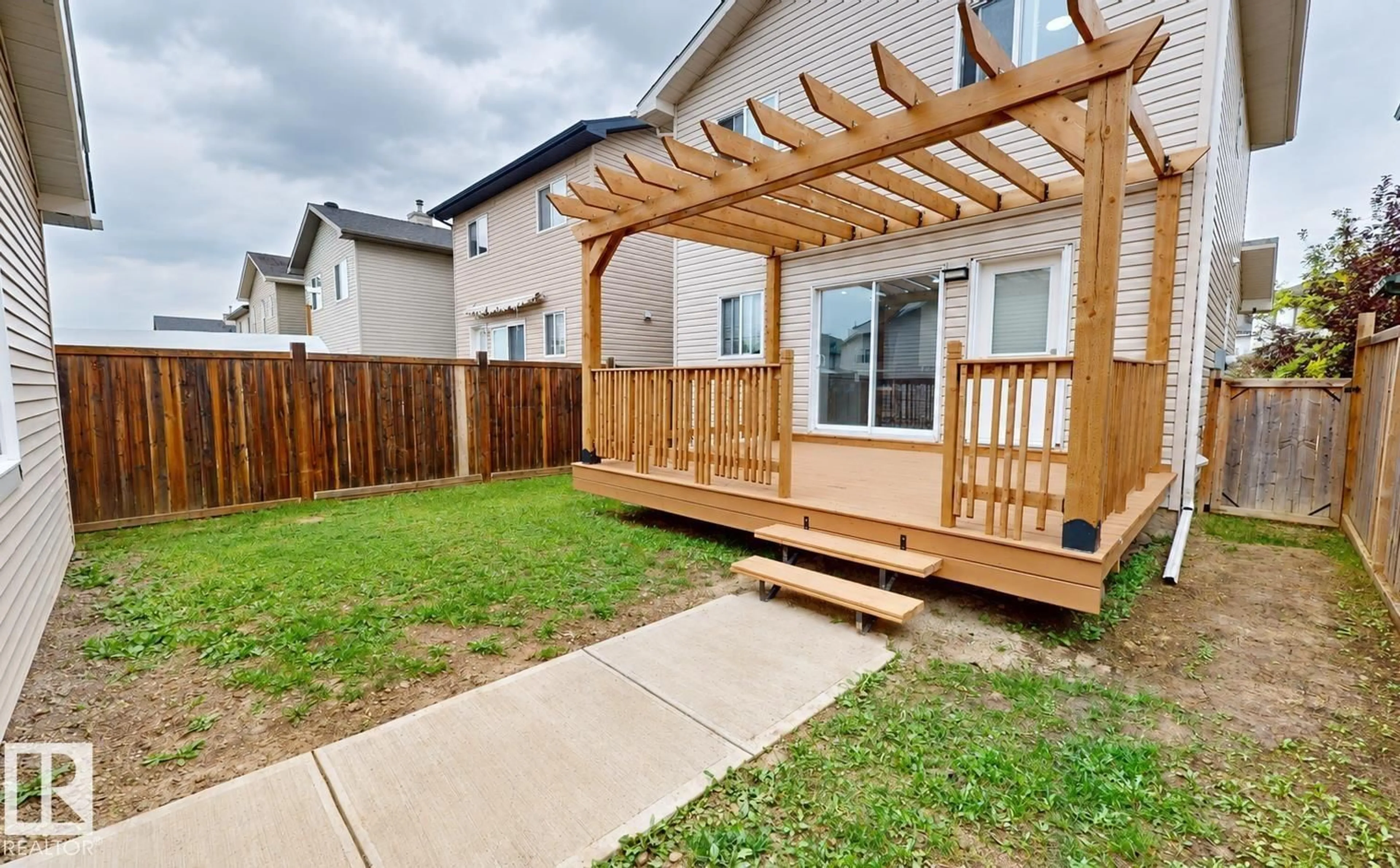 Patio, street for 17 VISTA, Spruce Grove Alberta T7X4P6
