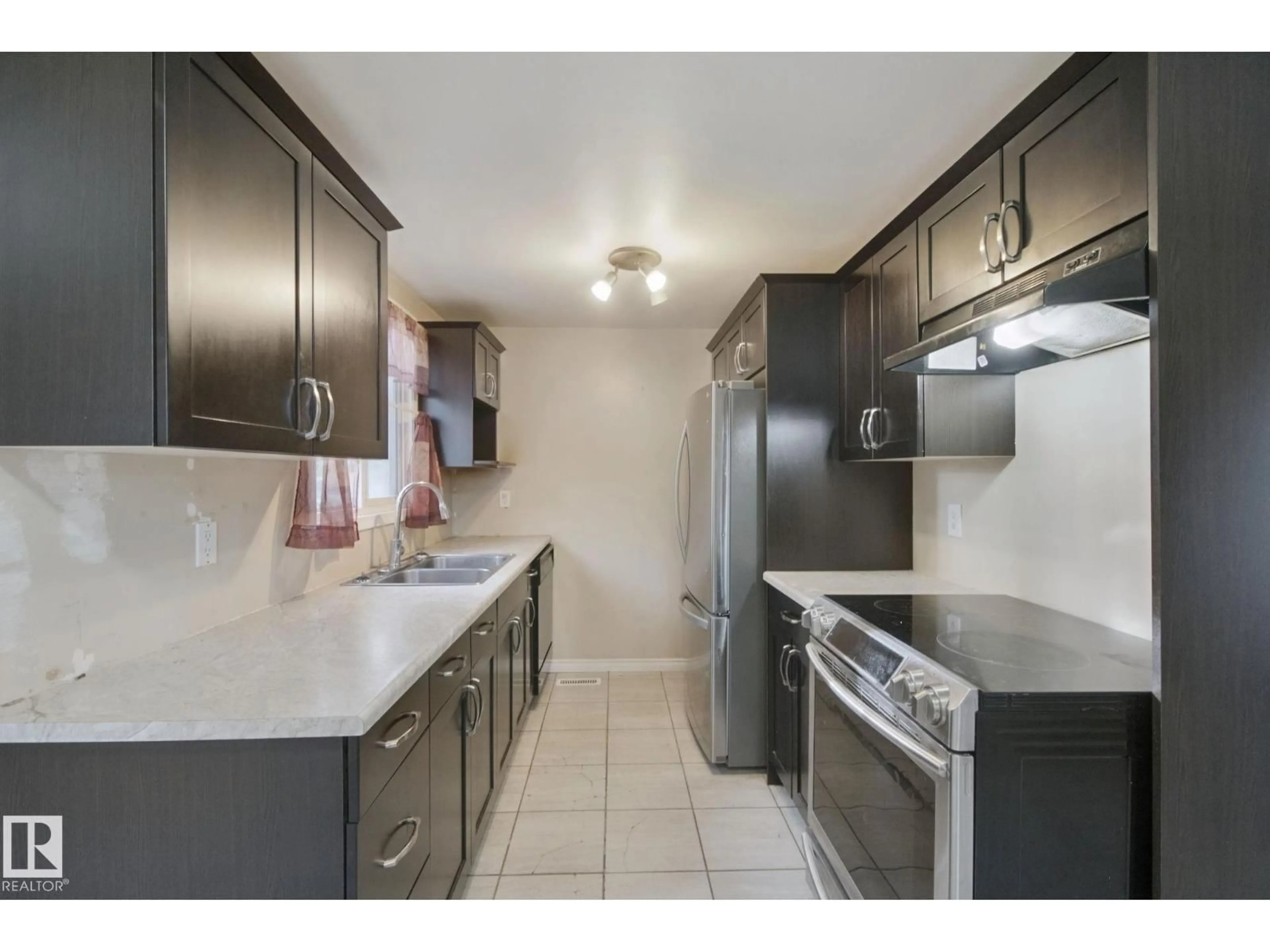 Standard kitchen, ceramic/tile floor for 193F HOMESTEAD CR, Edmonton Alberta T5A2Y2