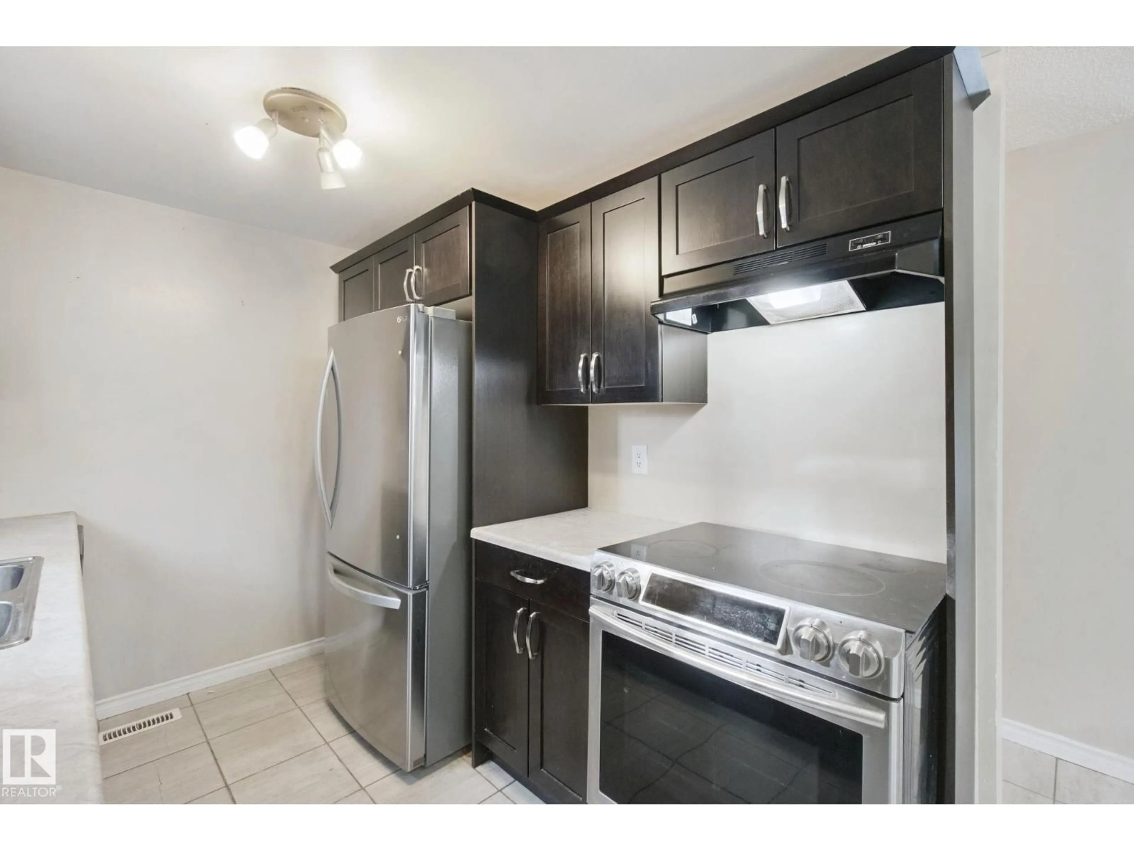 Standard kitchen, unknown for 193F HOMESTEAD CR, Edmonton Alberta T5A2Y2