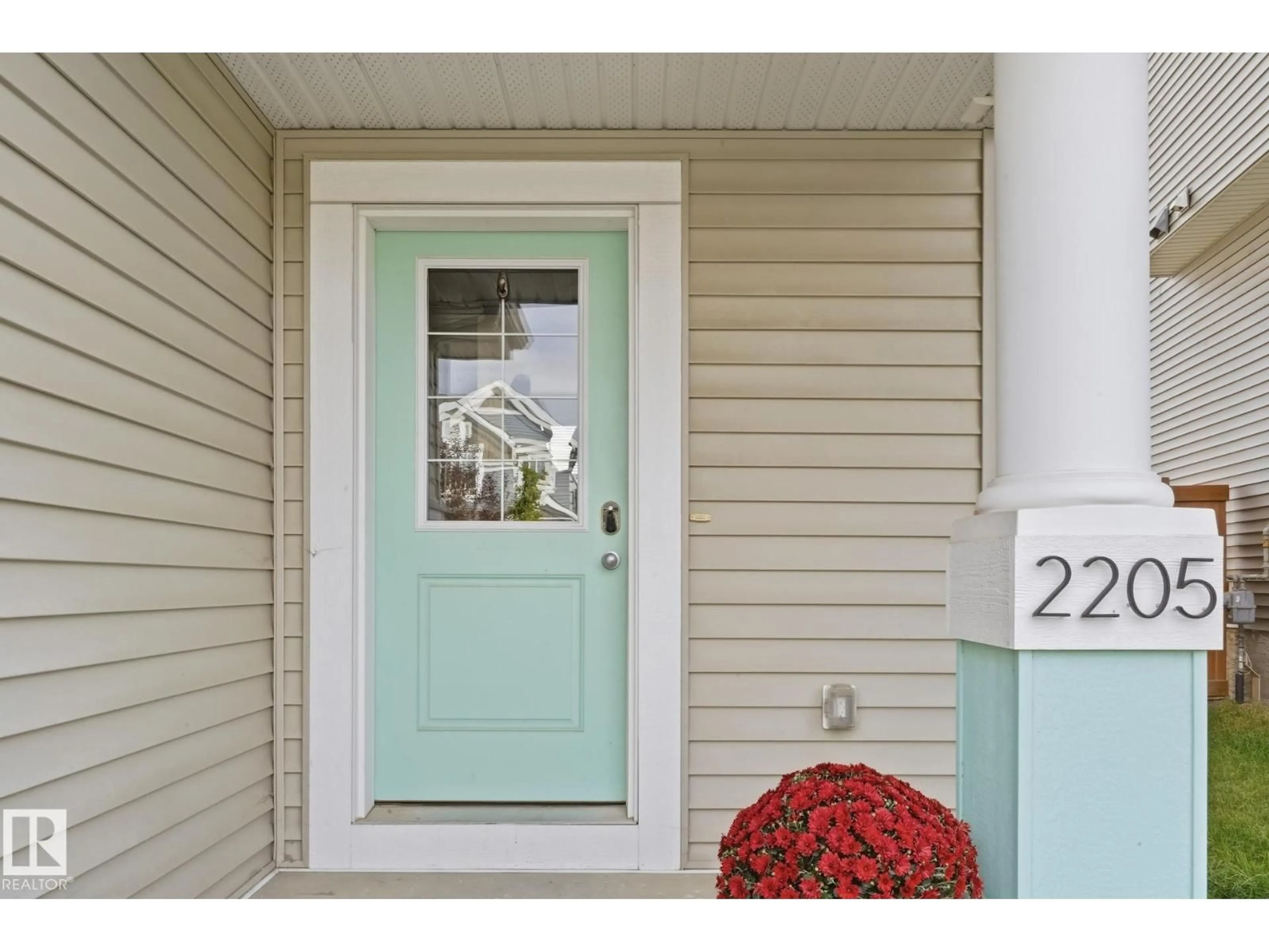 Indoor entryway for SW - 2205 82 ST, Edmonton Alberta T6X2J6