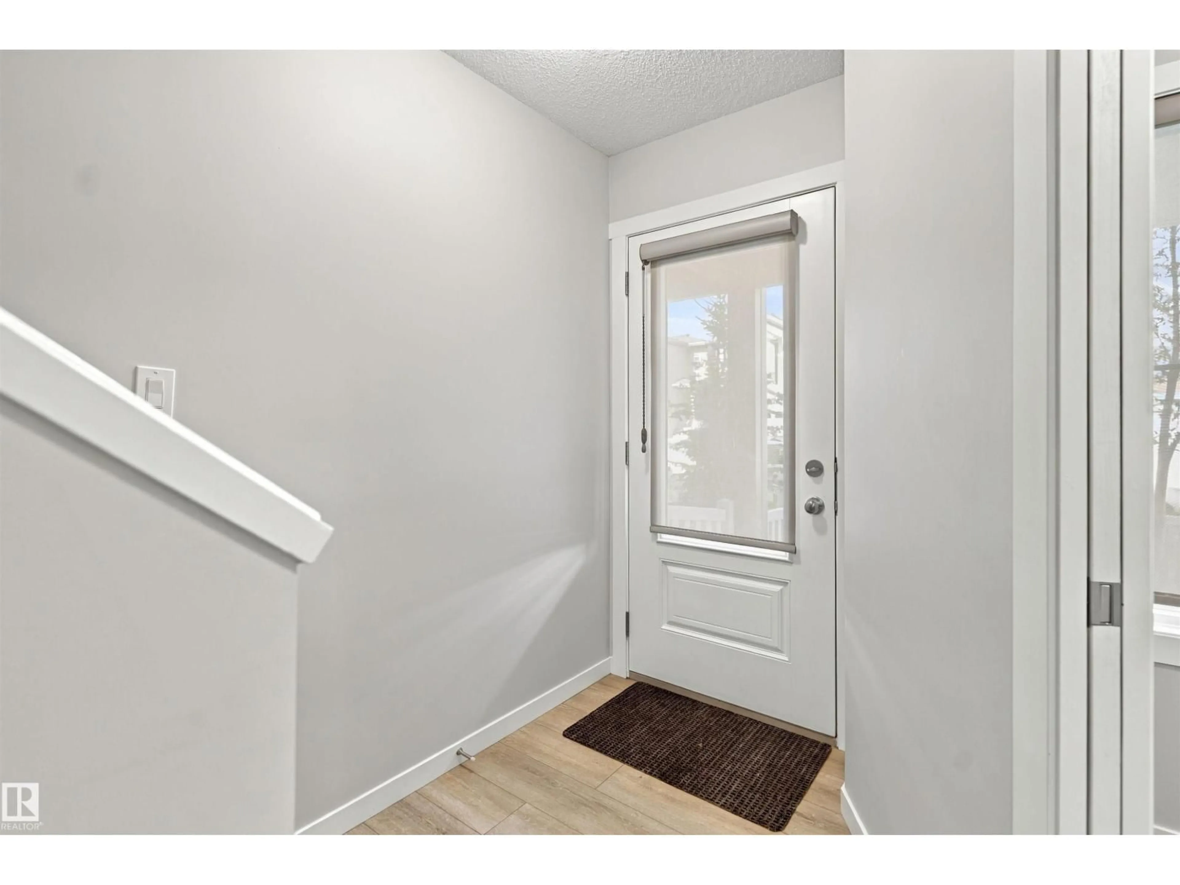 Indoor entryway for 19611 28 AV, Edmonton Alberta T6M0X2