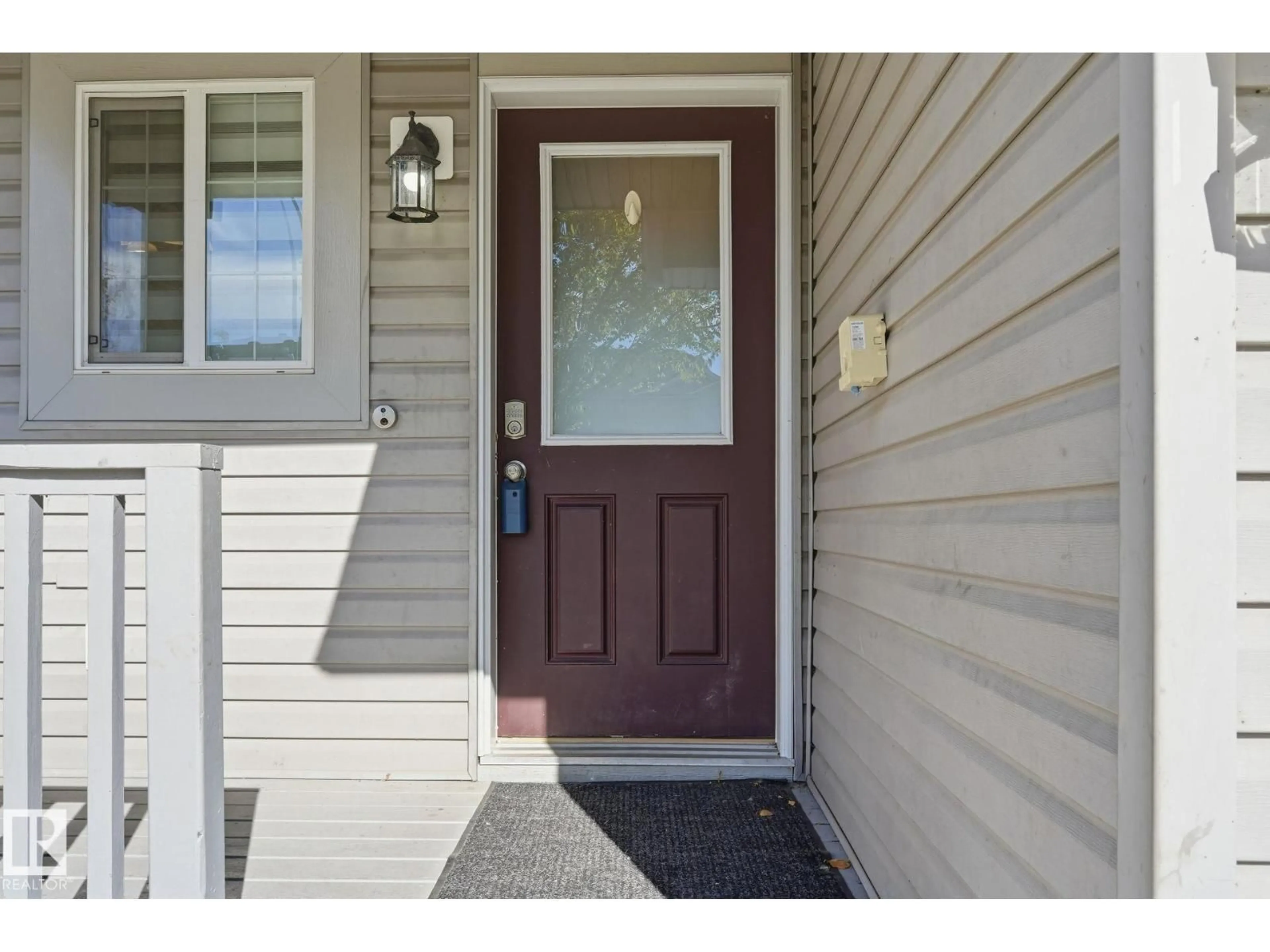 Indoor entryway for 15 RED CANYON WY, Fort Saskatchewan Alberta T8L0E7