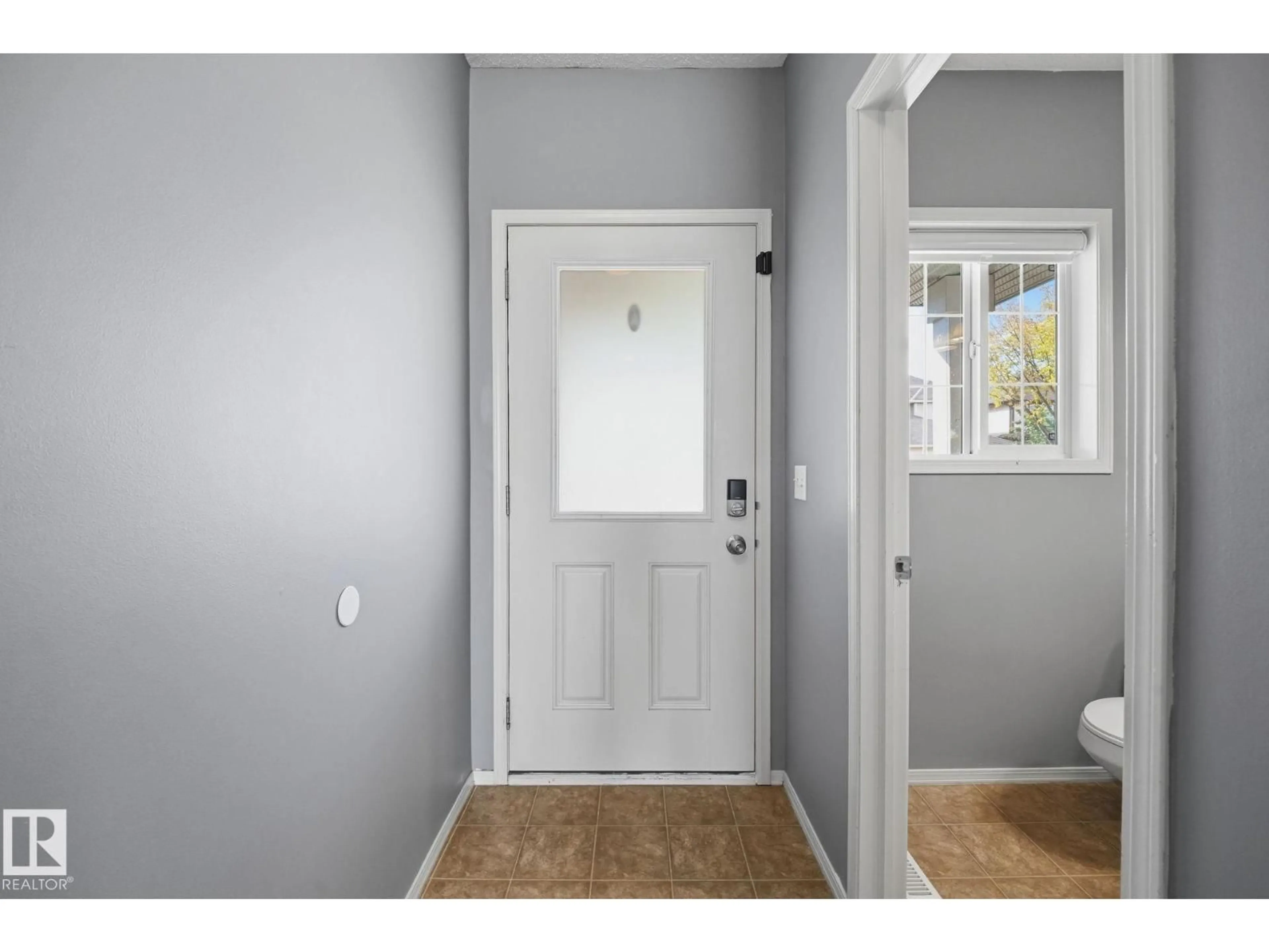 Indoor entryway for 15 RED CANYON WY, Fort Saskatchewan Alberta T8L0E7