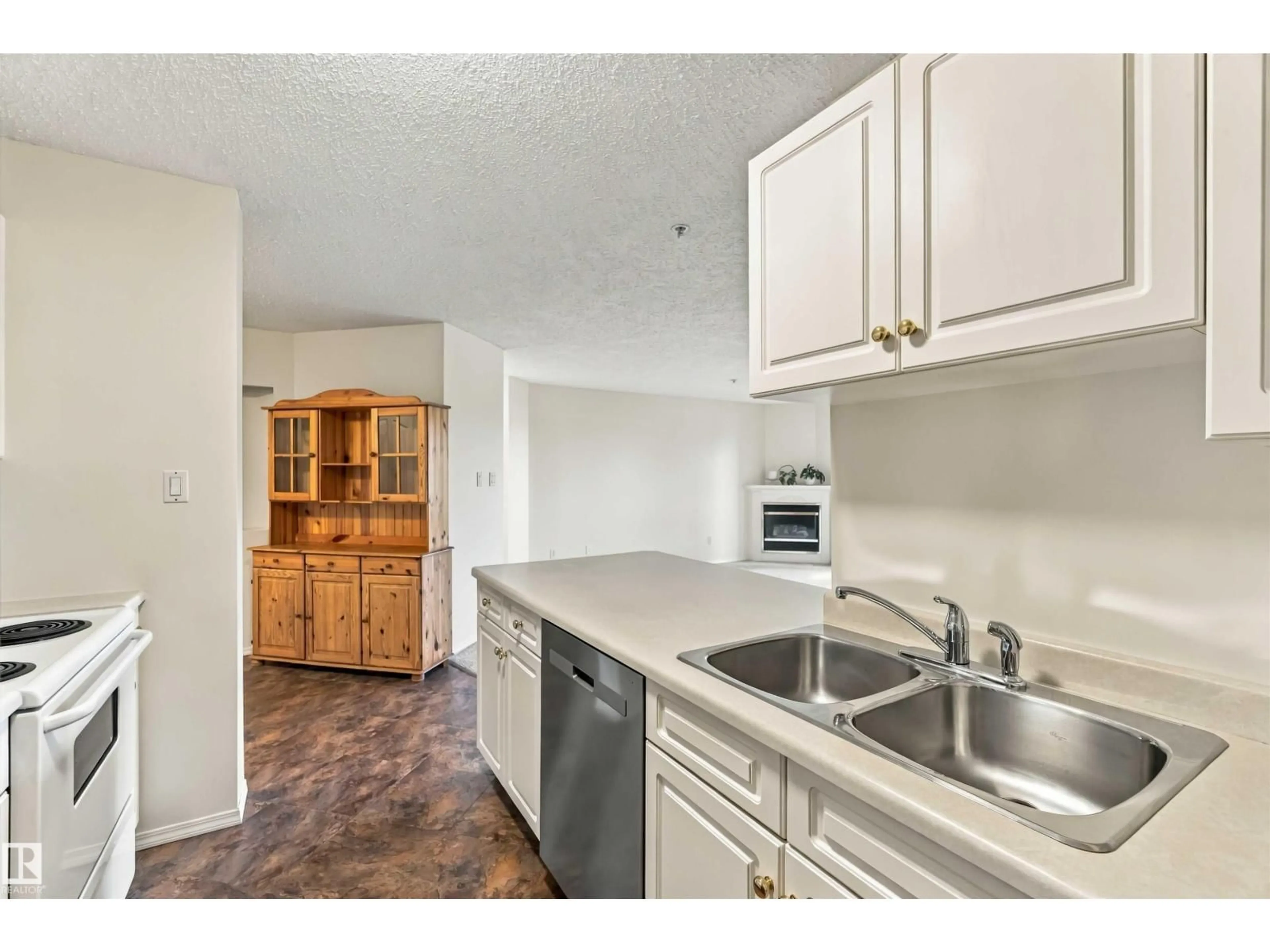 Standard kitchen, unknown for #205 - 10511 42 AV, Edmonton Alberta T6J7G8