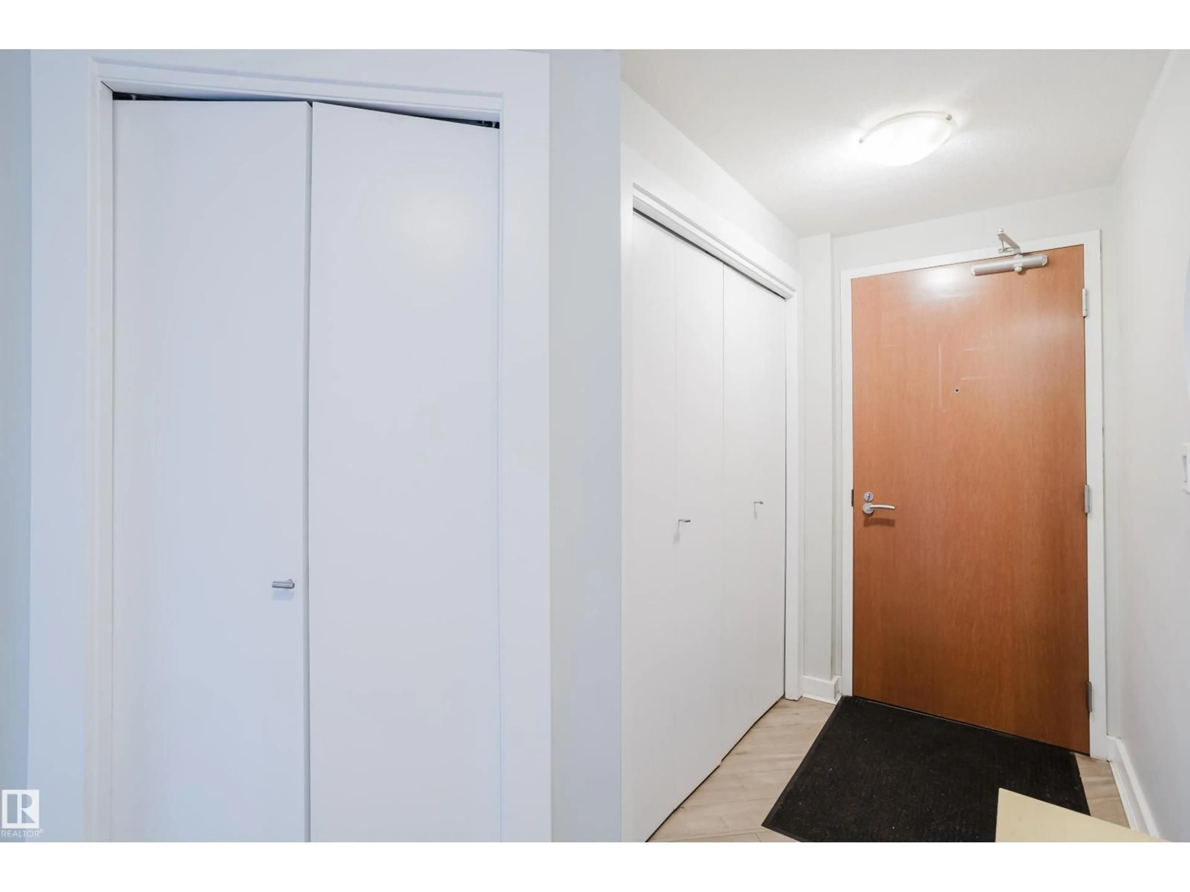 Indoor foyer for 10152 - 2704 104 ST NW, Edmonton Alberta T5J0B6