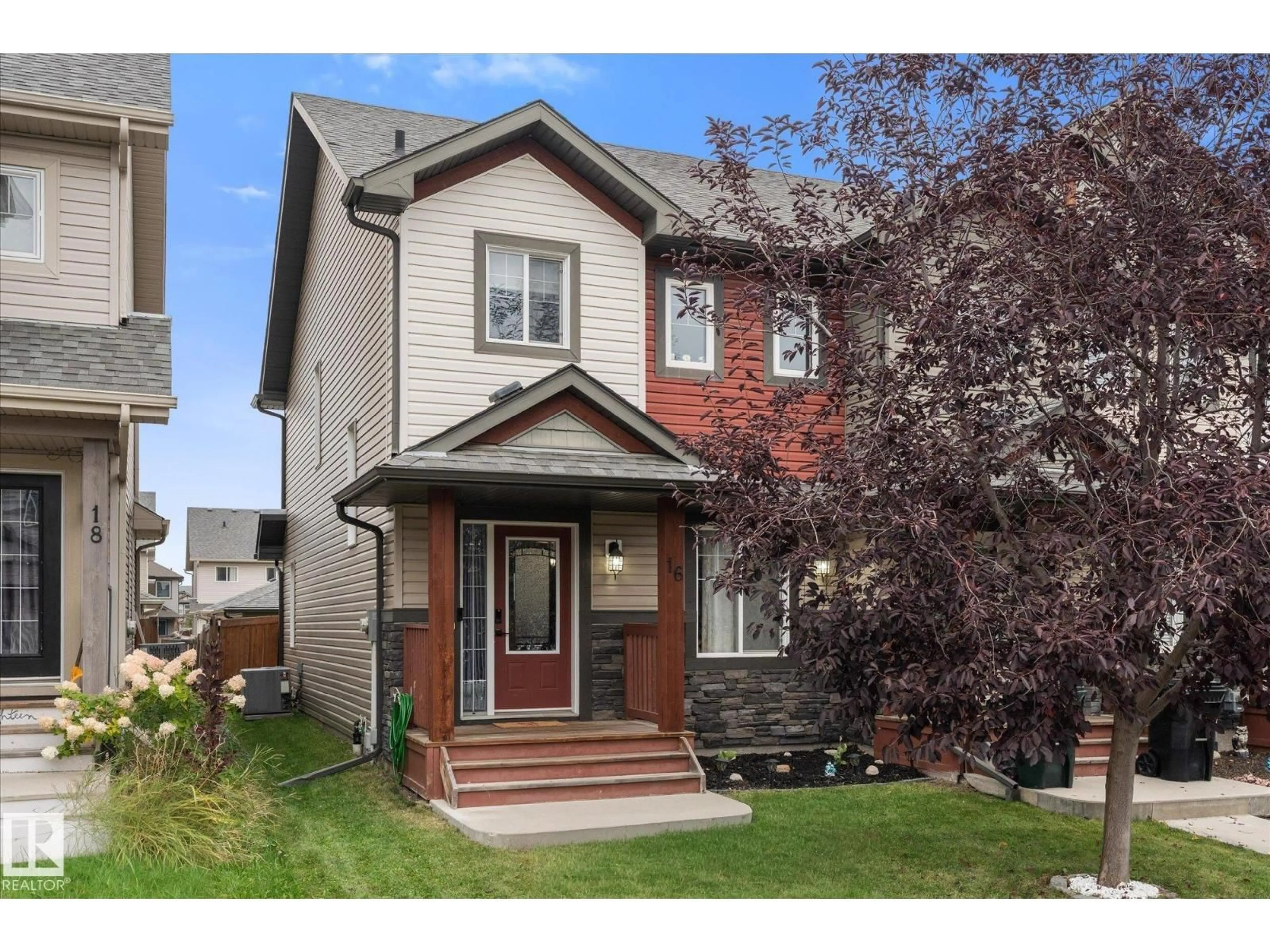 Home with vinyl exterior material, street for 16 MEADOWLAND CR, Spruce Grove Alberta T7X0P9