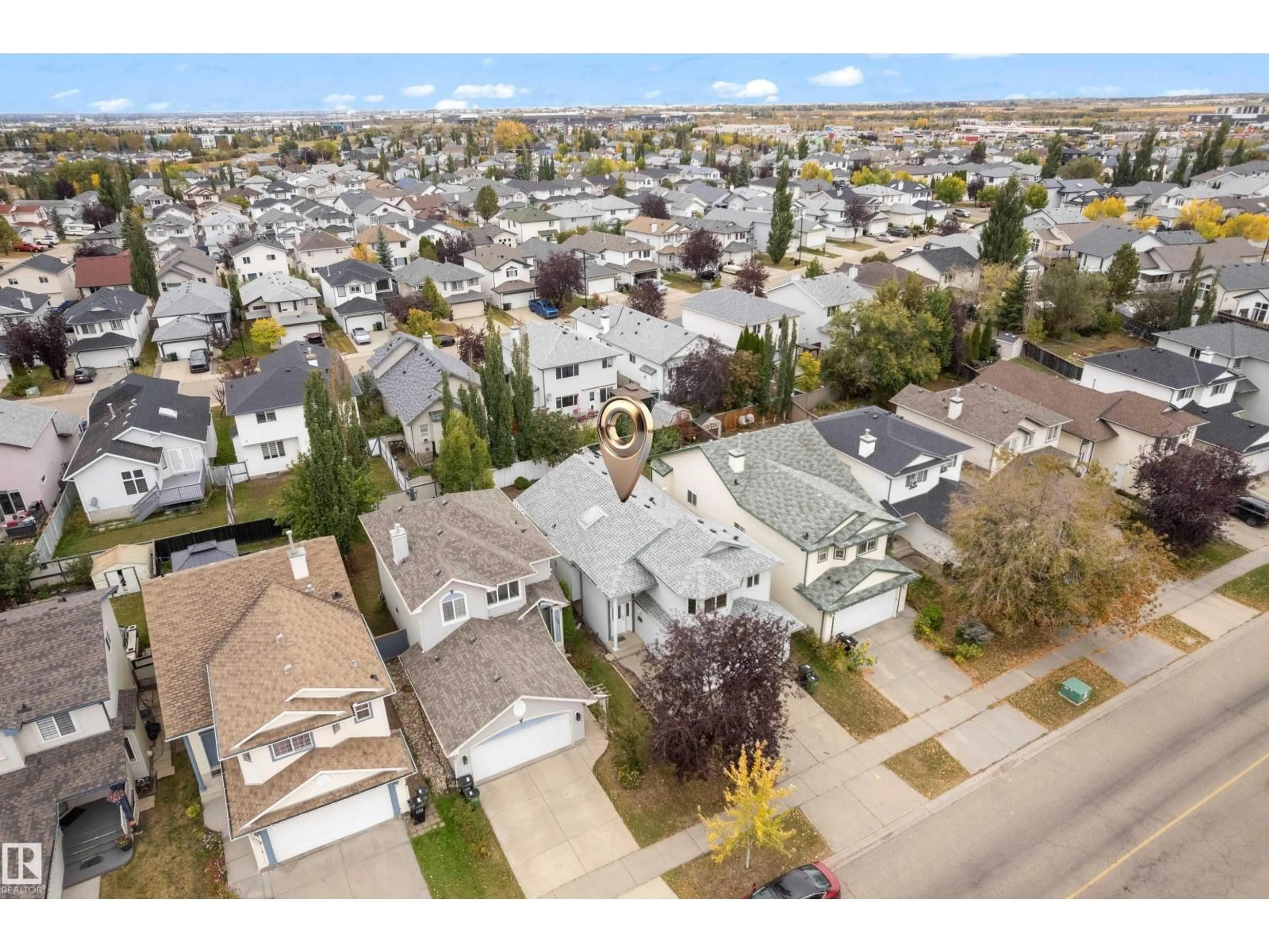A pic from outside/outdoor area/front of a property/back of a property/a pic from drone, street for 2320 37A AVE AVE, Edmonton Alberta T6T1P4