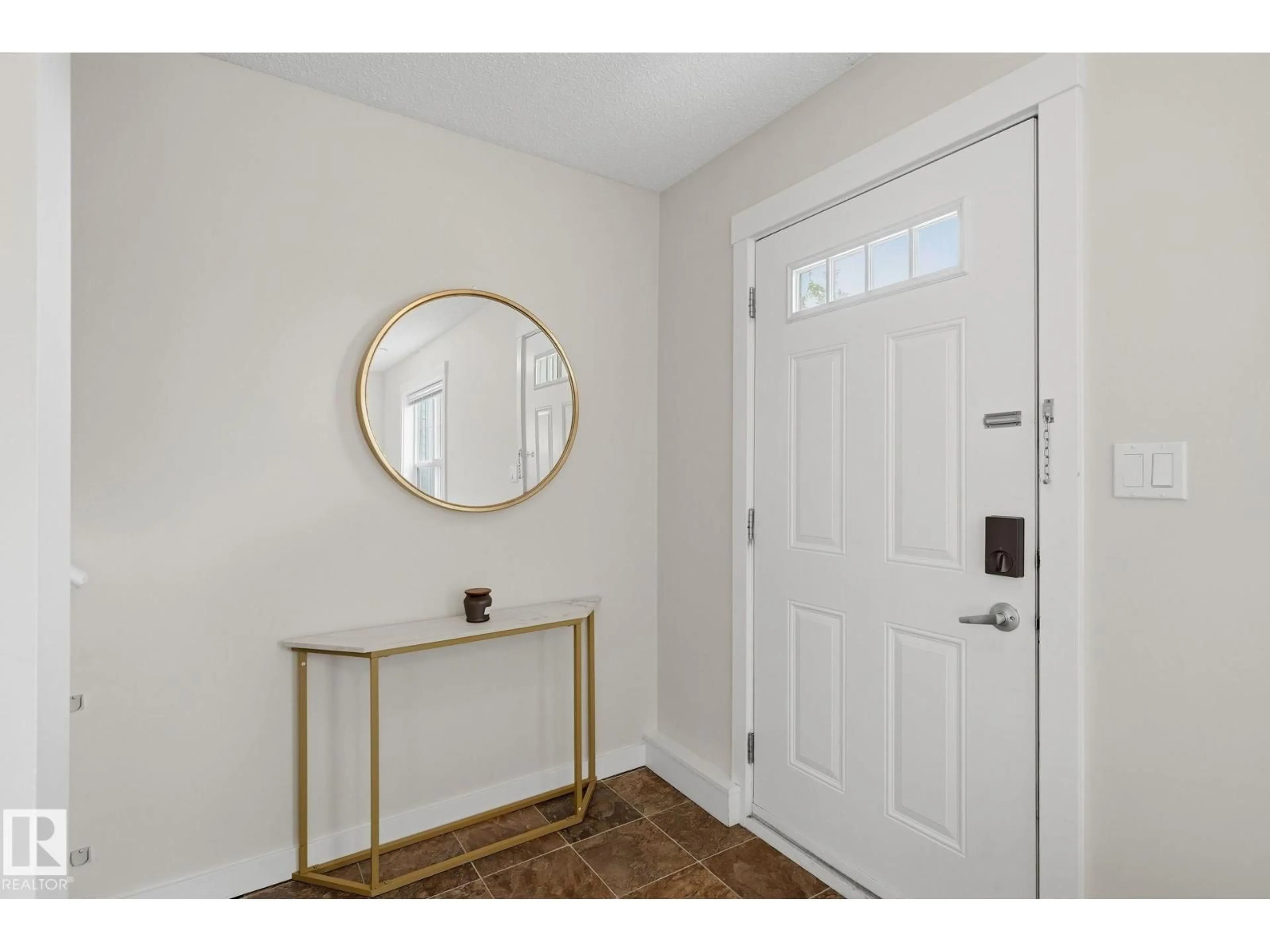 Indoor entryway for 106 8530 94 ST NE, Fort Saskatchewan Alberta T8L0V8
