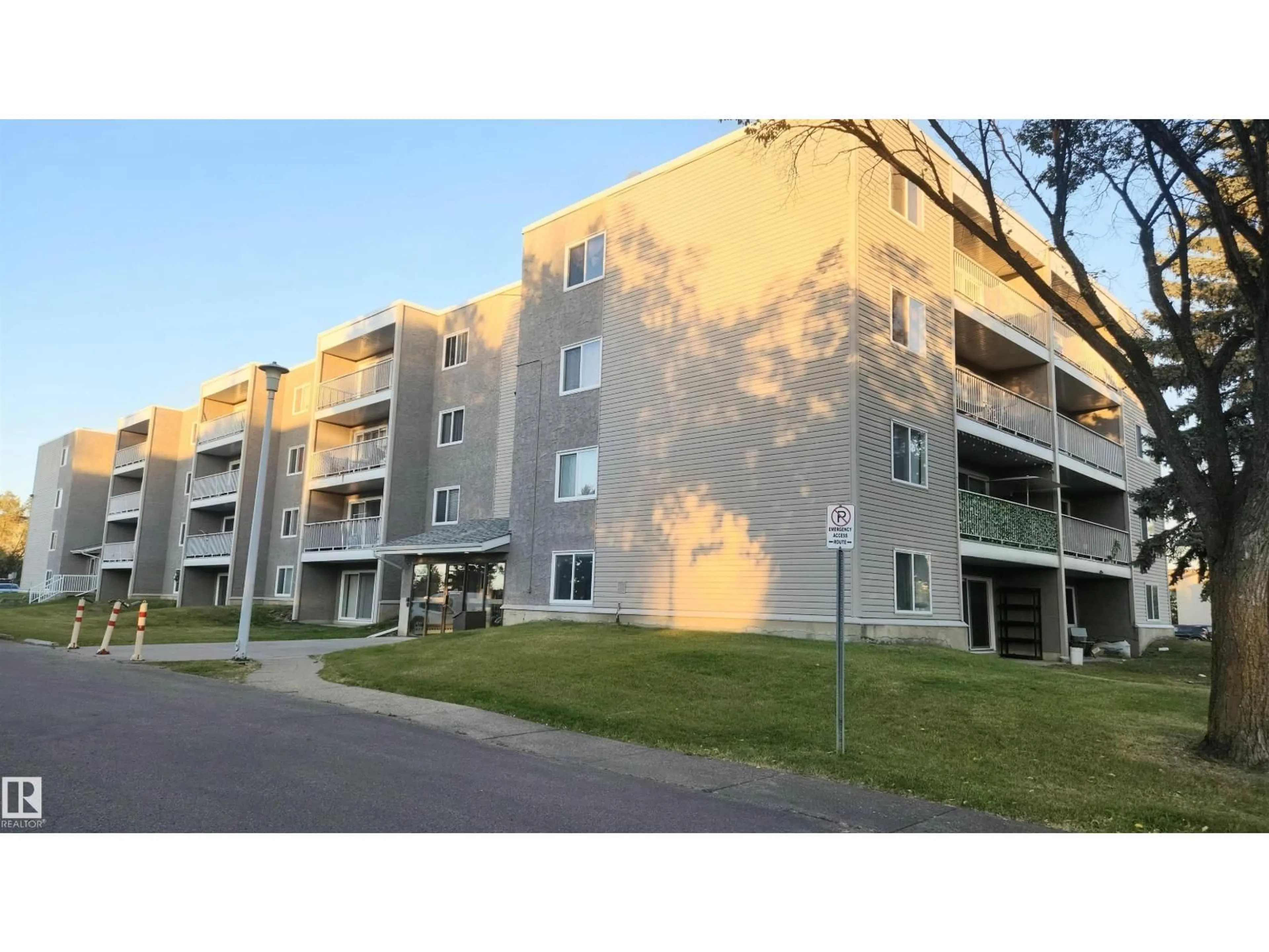 A pic from outside/outdoor area/front of a property/back of a property/a pic from drone, building for 109 - 18204 93 AV, Edmonton Alberta T5T2V2