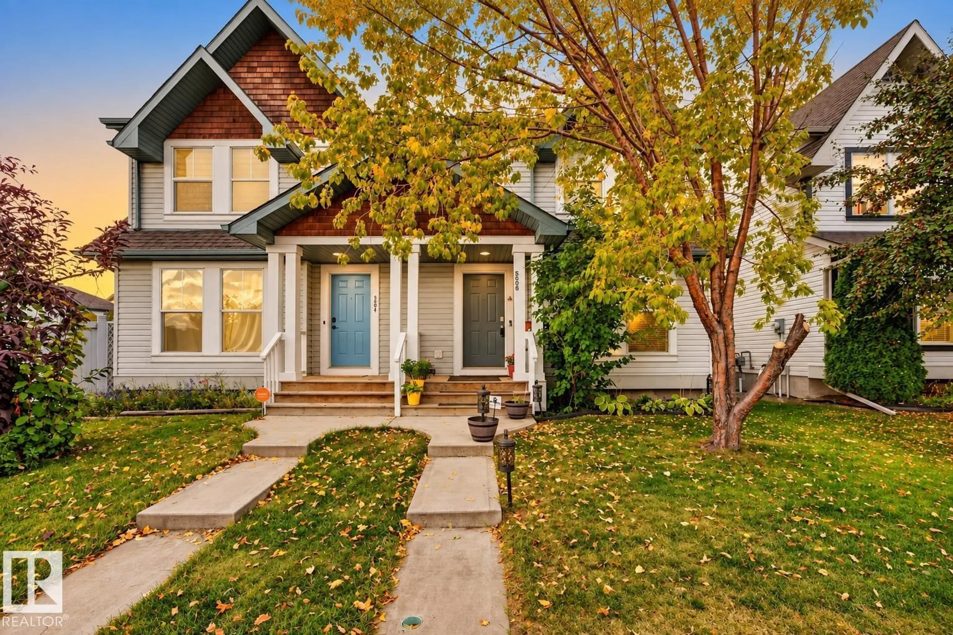 Home with vinyl exterior material, street for NW - 5608 202 ST, Edmonton Alberta T6M0B3