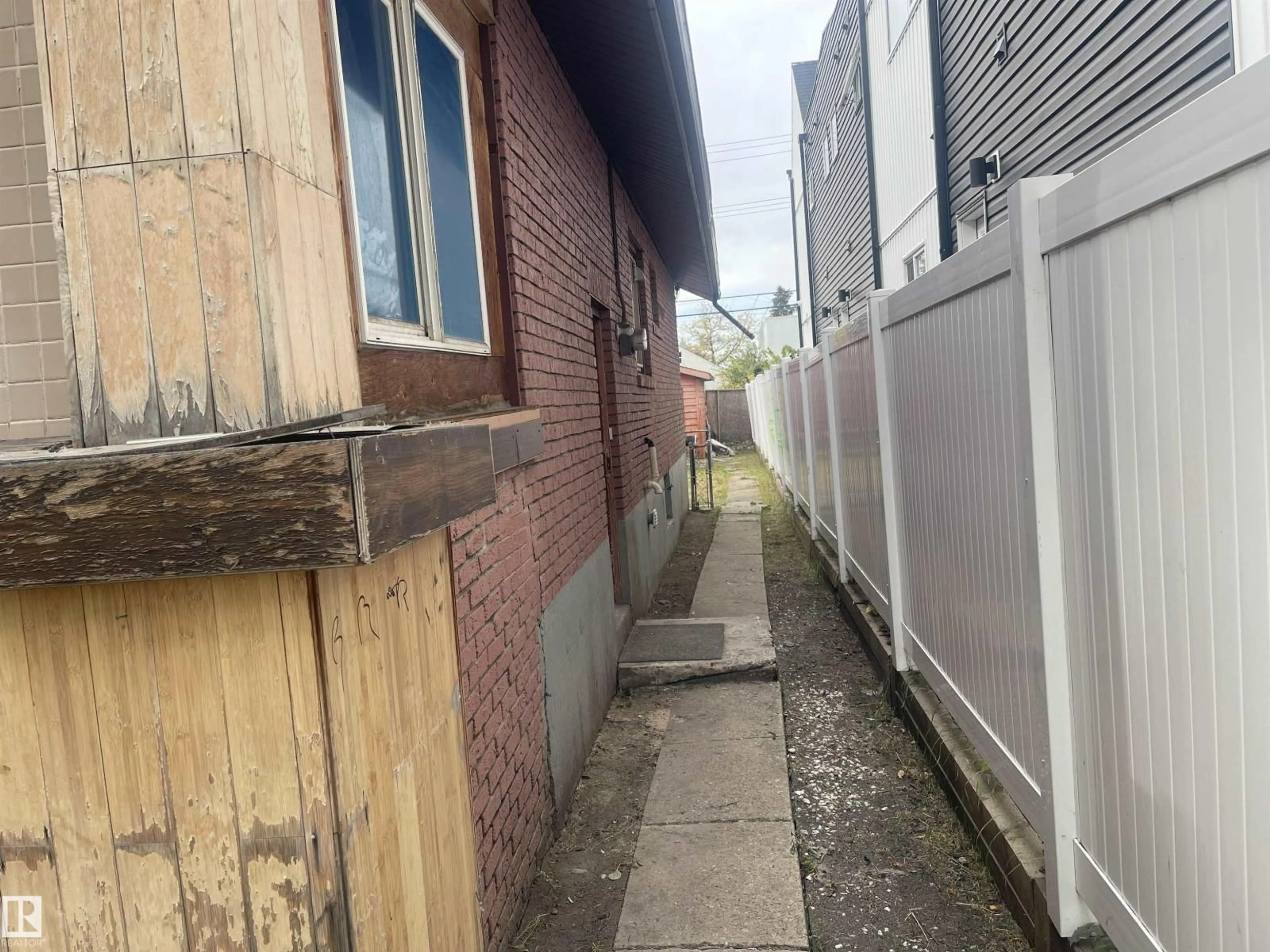 Unknown for 11444 97 ST, Edmonton Alberta T5G1X5