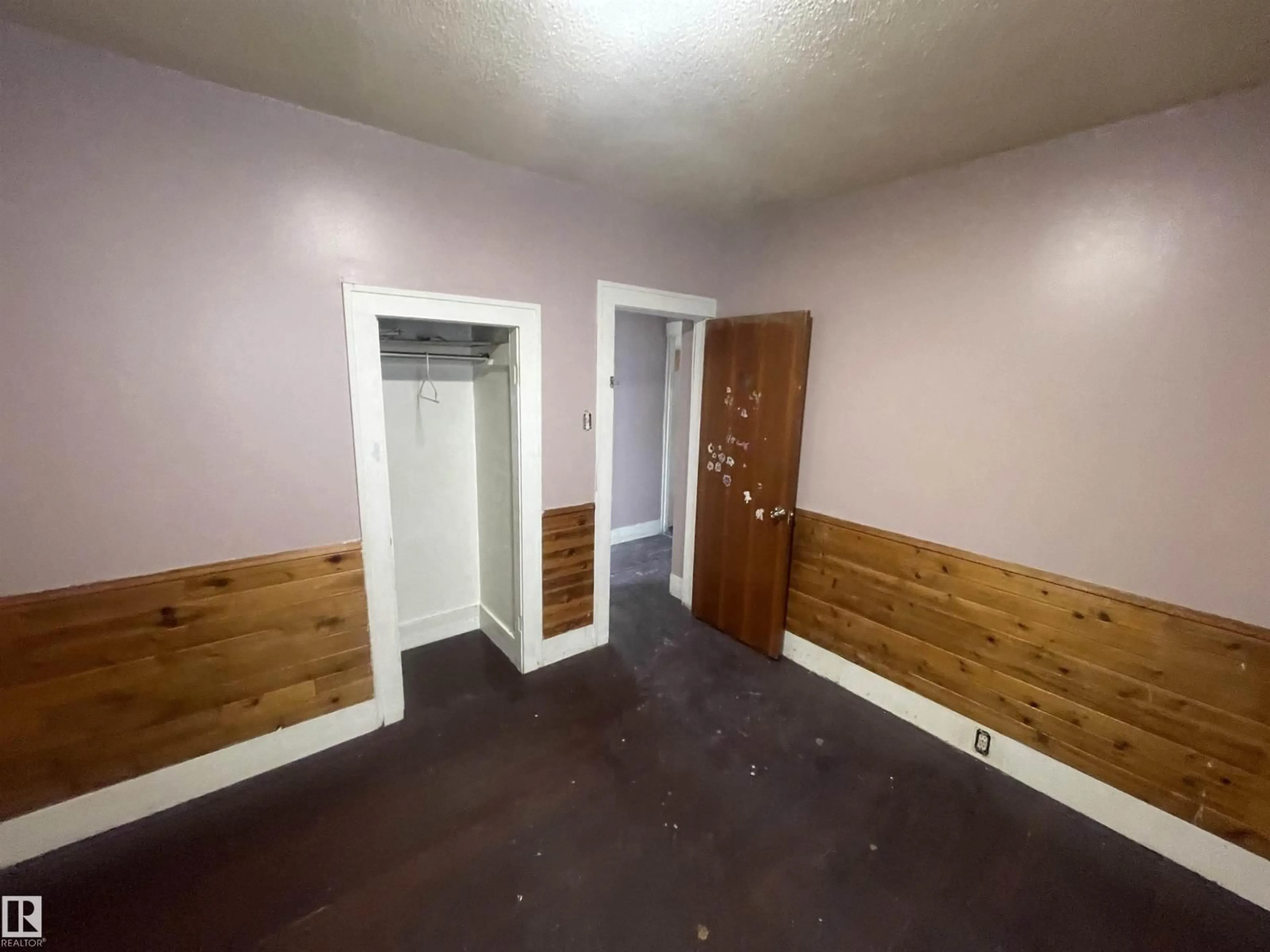 A pic of a room for 11444 97 ST, Edmonton Alberta T5G1X5