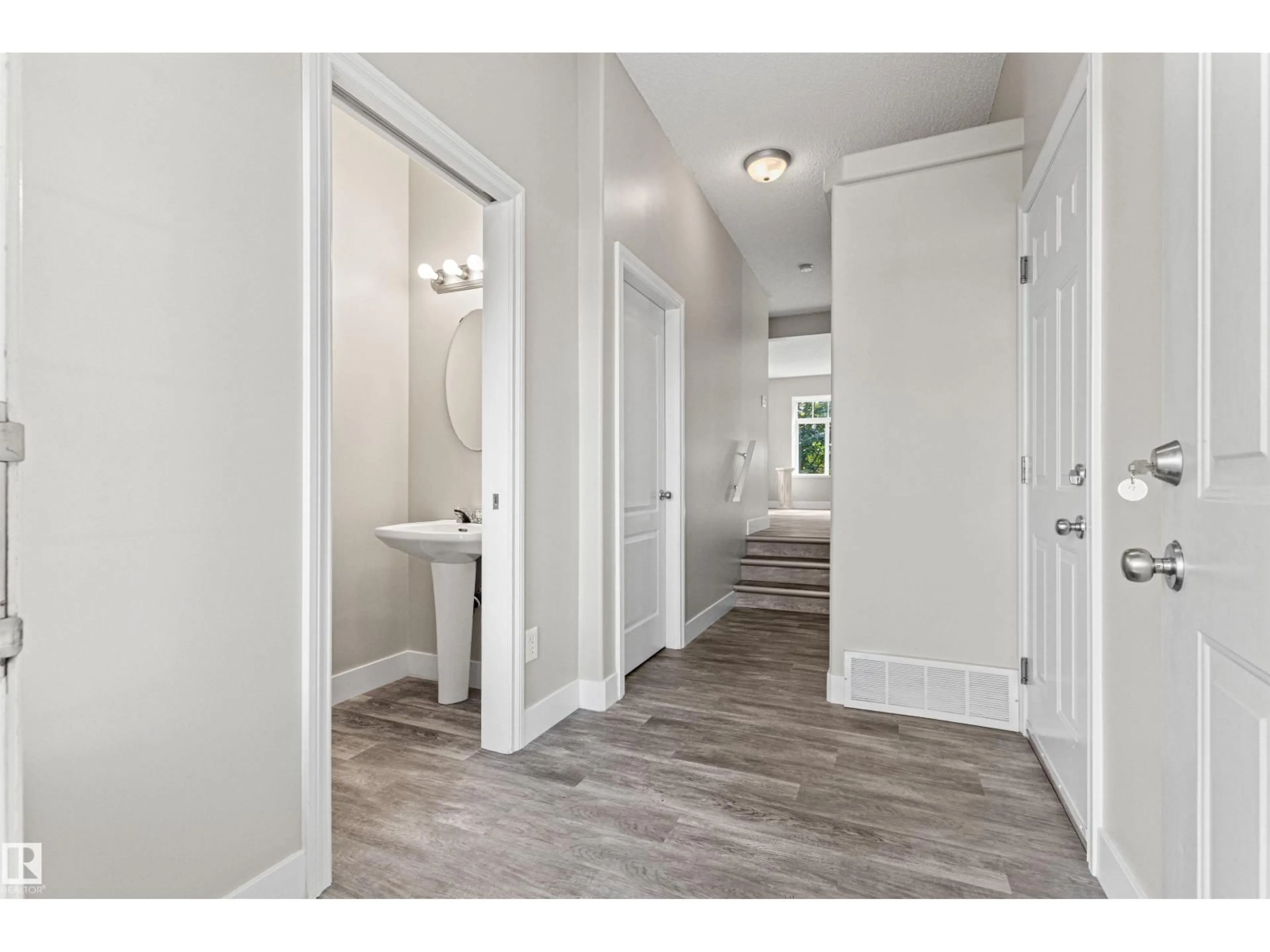 Indoor entryway for 17-200 ERIN RIDGE DR, St. Albert Alberta T8N7E2