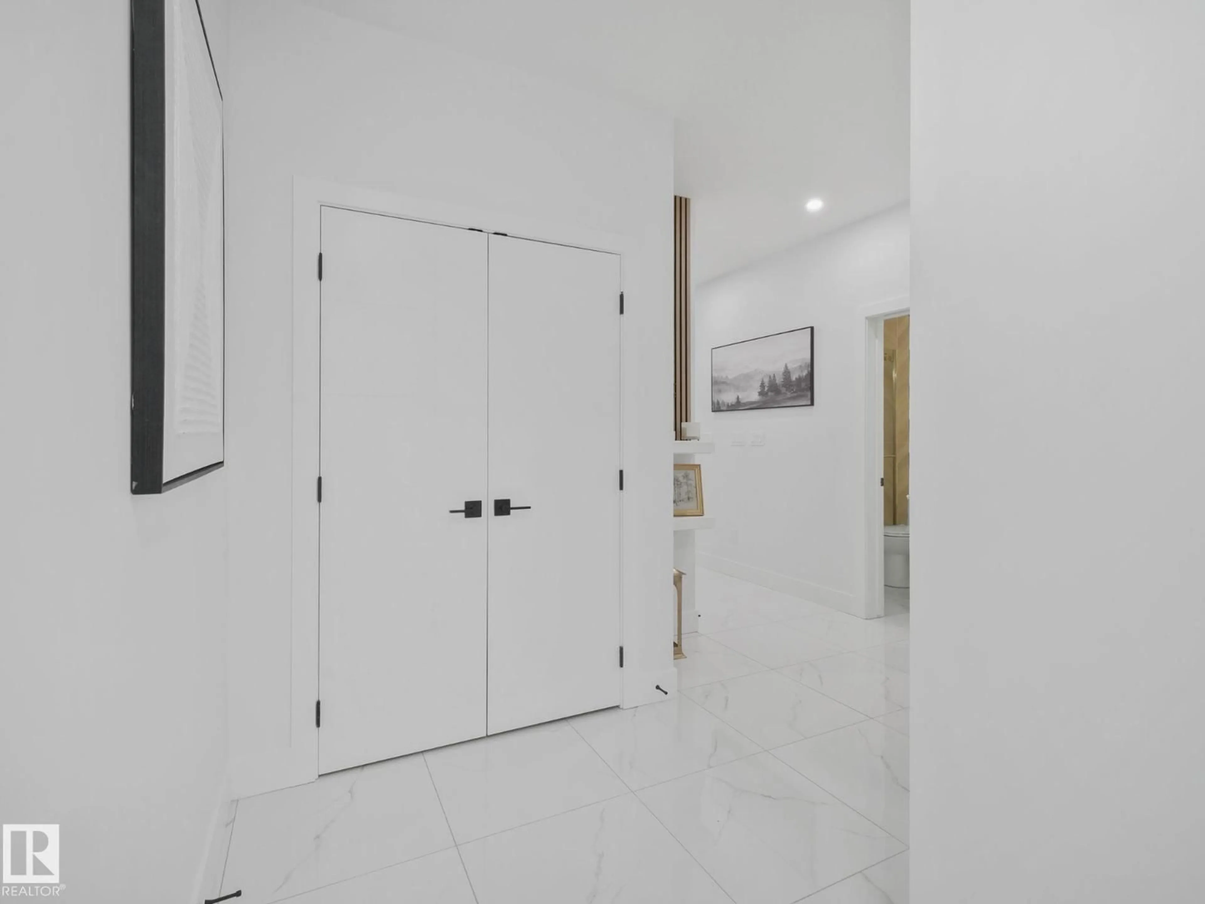 Indoor entryway for 19308 30 AVENUE NW, Edmonton Alberta T6M3M2