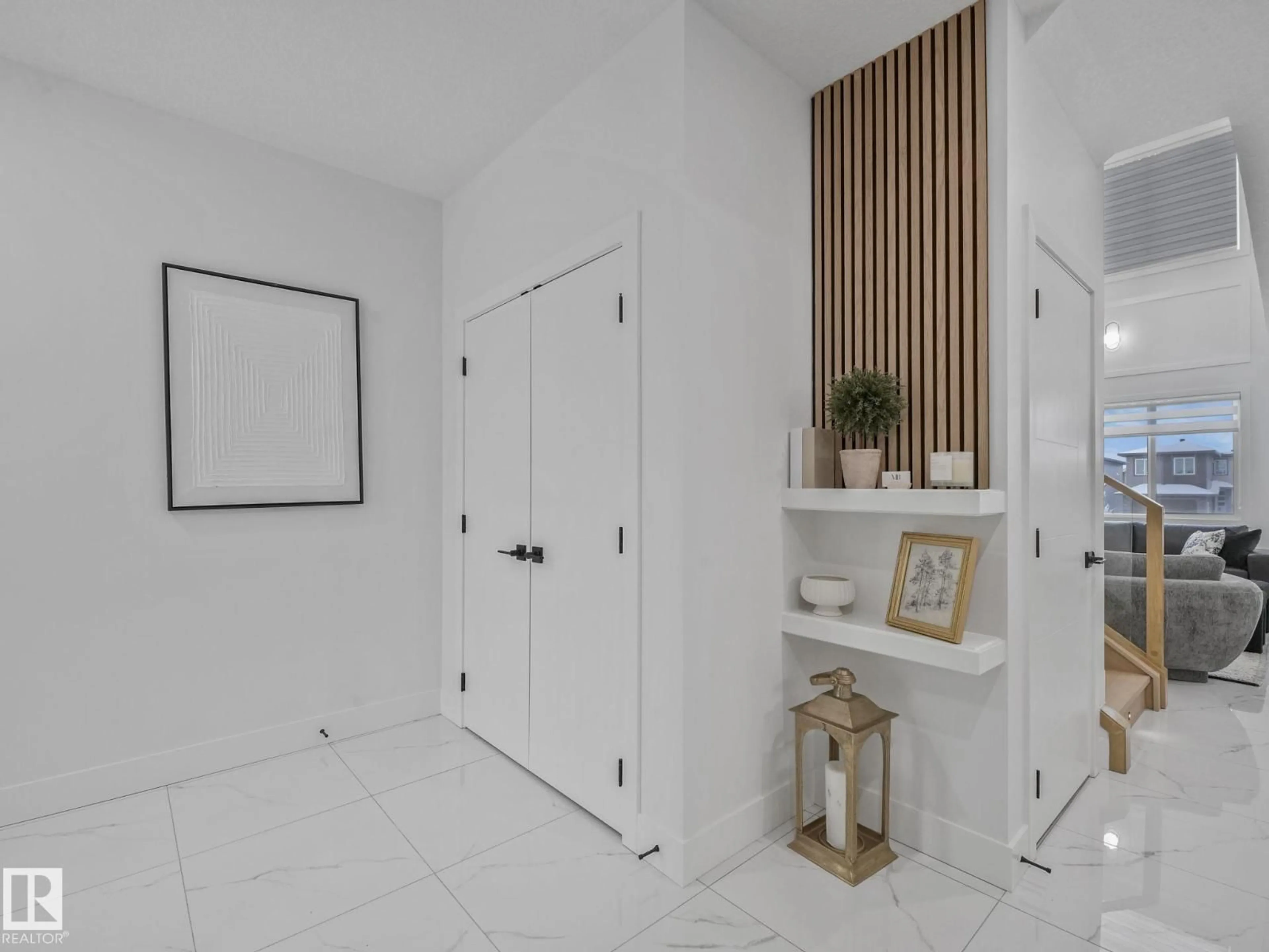 Indoor entryway for 19308 30 AVENUE NW, Edmonton Alberta T6M3M2