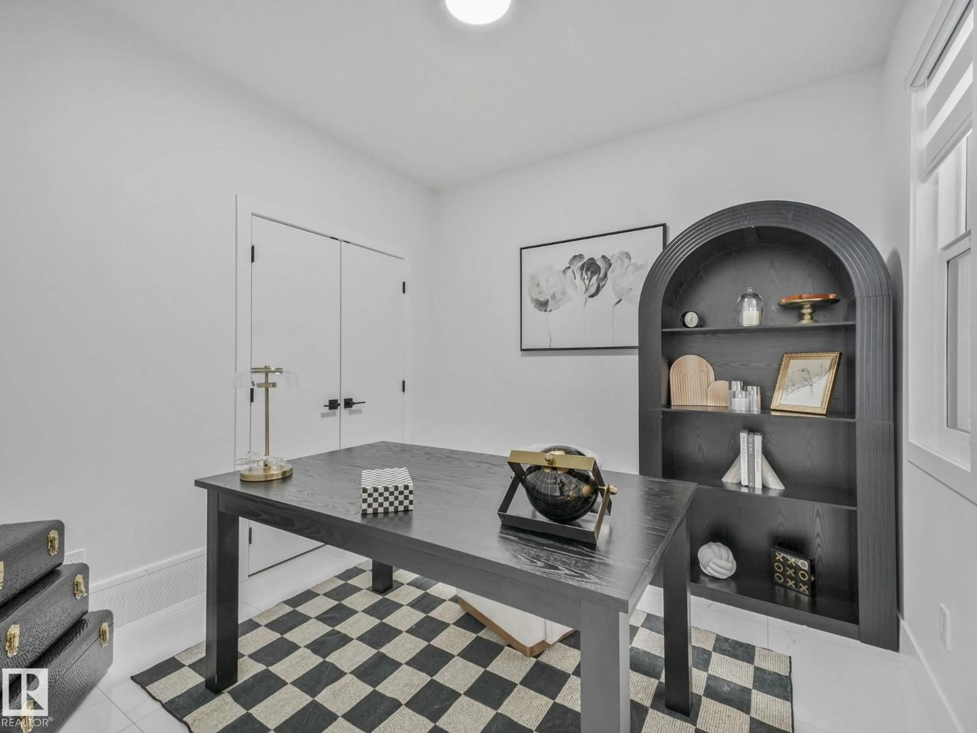 Indoor entryway for 19308 30 AVENUE NW, Edmonton Alberta T6M3M2