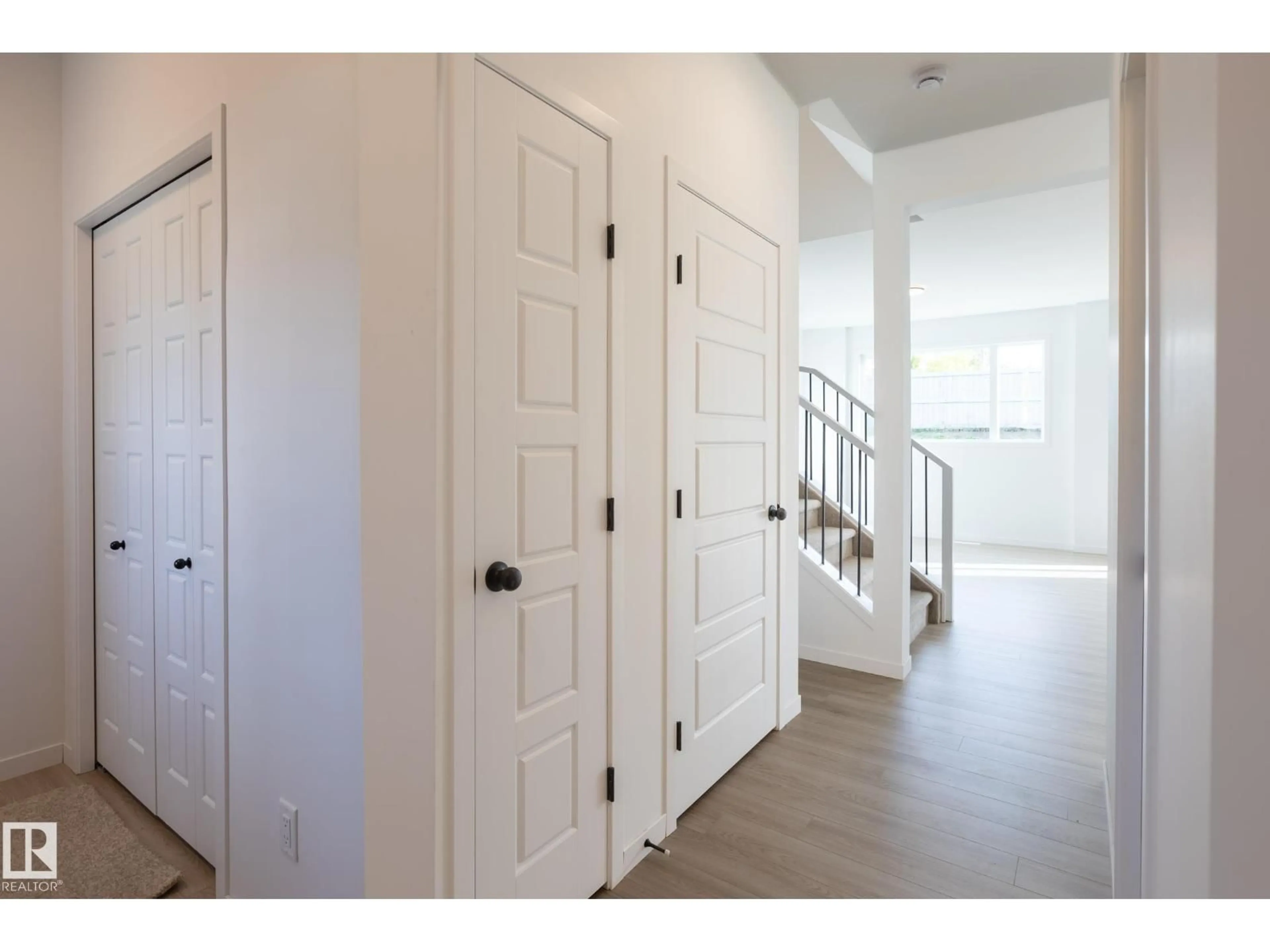 Indoor entryway for 93 SILVERSTONE DR, Stony Plain Alberta T7Z0E8