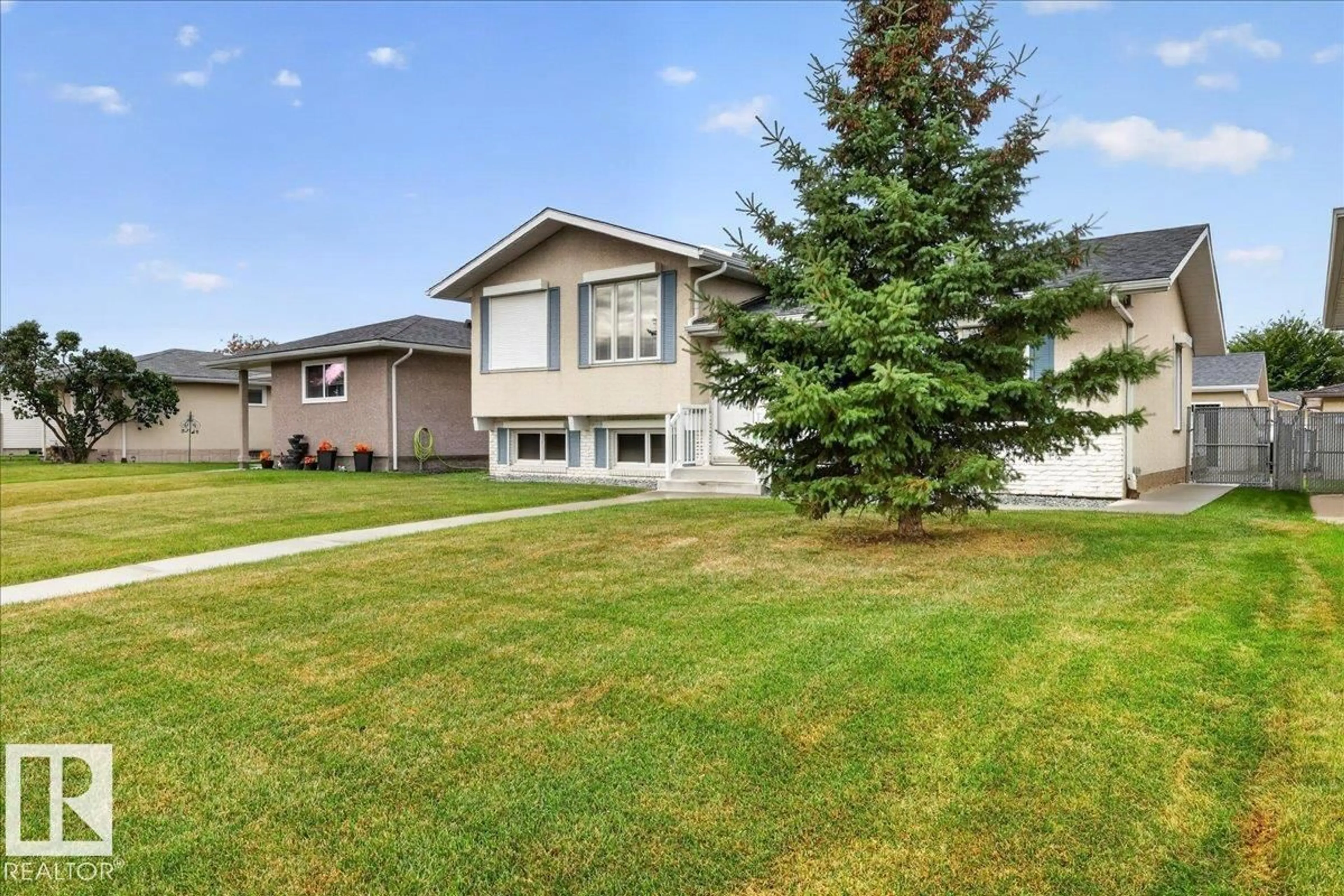 Home with vinyl exterior material, unknown for NW - 15128 88 ST, Edmonton Alberta T5E5T5