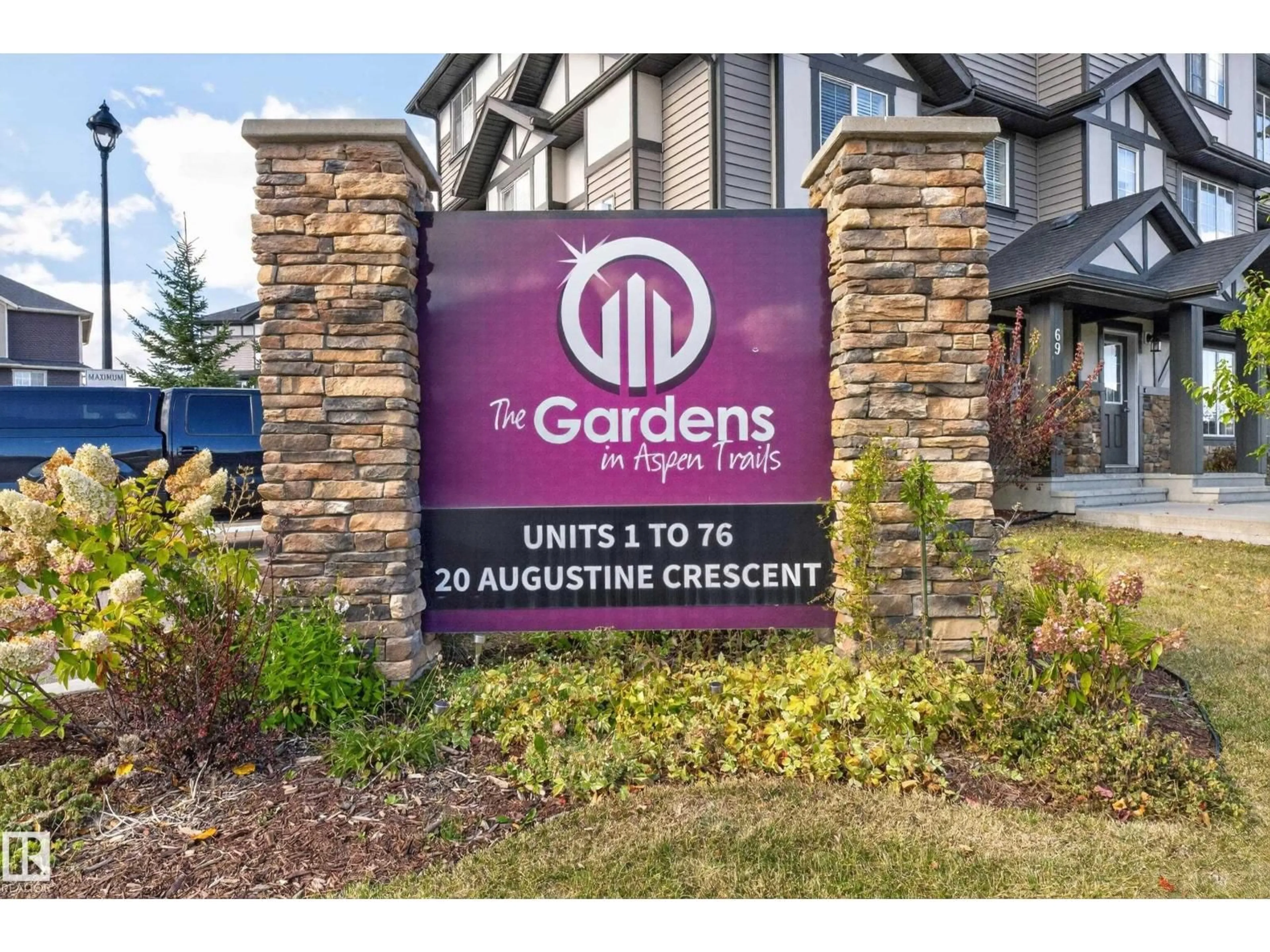 Indoor foyer for 72 AUGUSTINE CR, Sherwood Park Alberta T8H0Z8