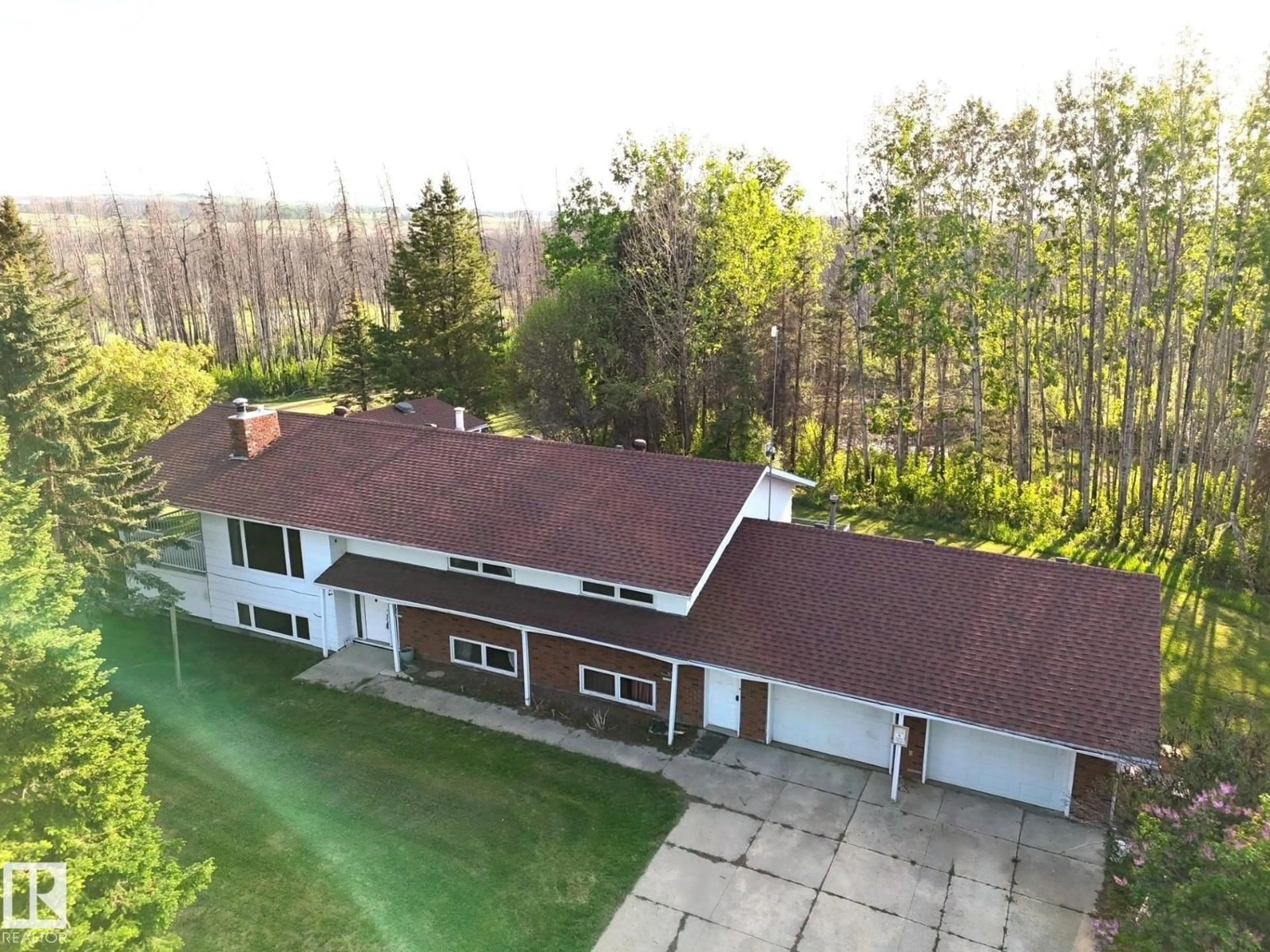 A pic from outside/outdoor area/front of a property/back of a property/a pic from drone, unknown for 53306 RRD 75 A, Rural Yellowhead Alberta T0E0T0