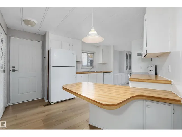39 12604 153 AV NW, Edmonton 4