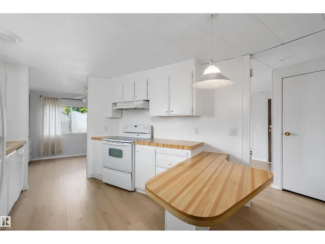 39 12604 153 AV NW, Edmonton 5