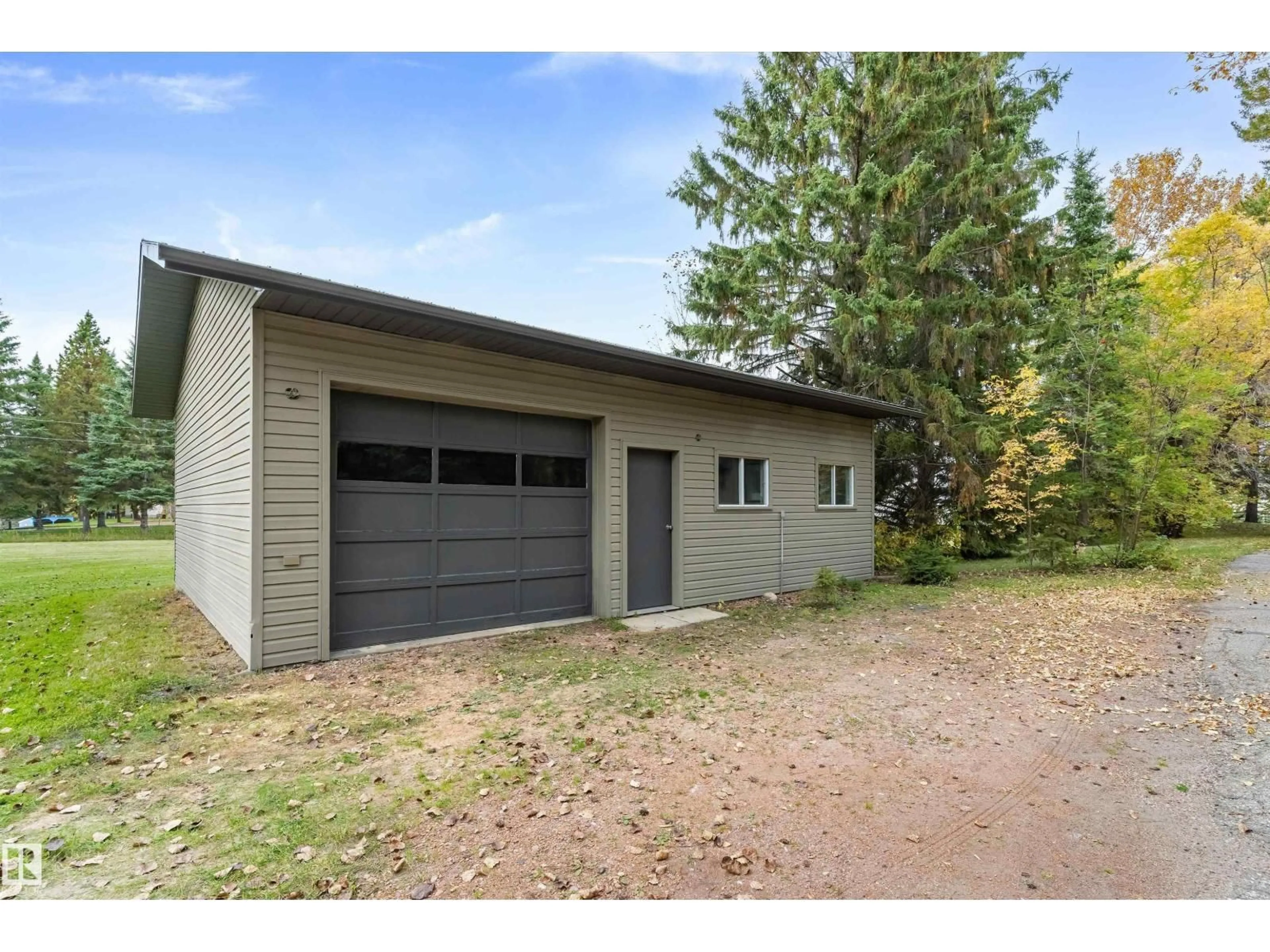 Indoor garage for #14 - 52224 RGE ROAD 275, Rural Parkland County Alberta T7Y2V7