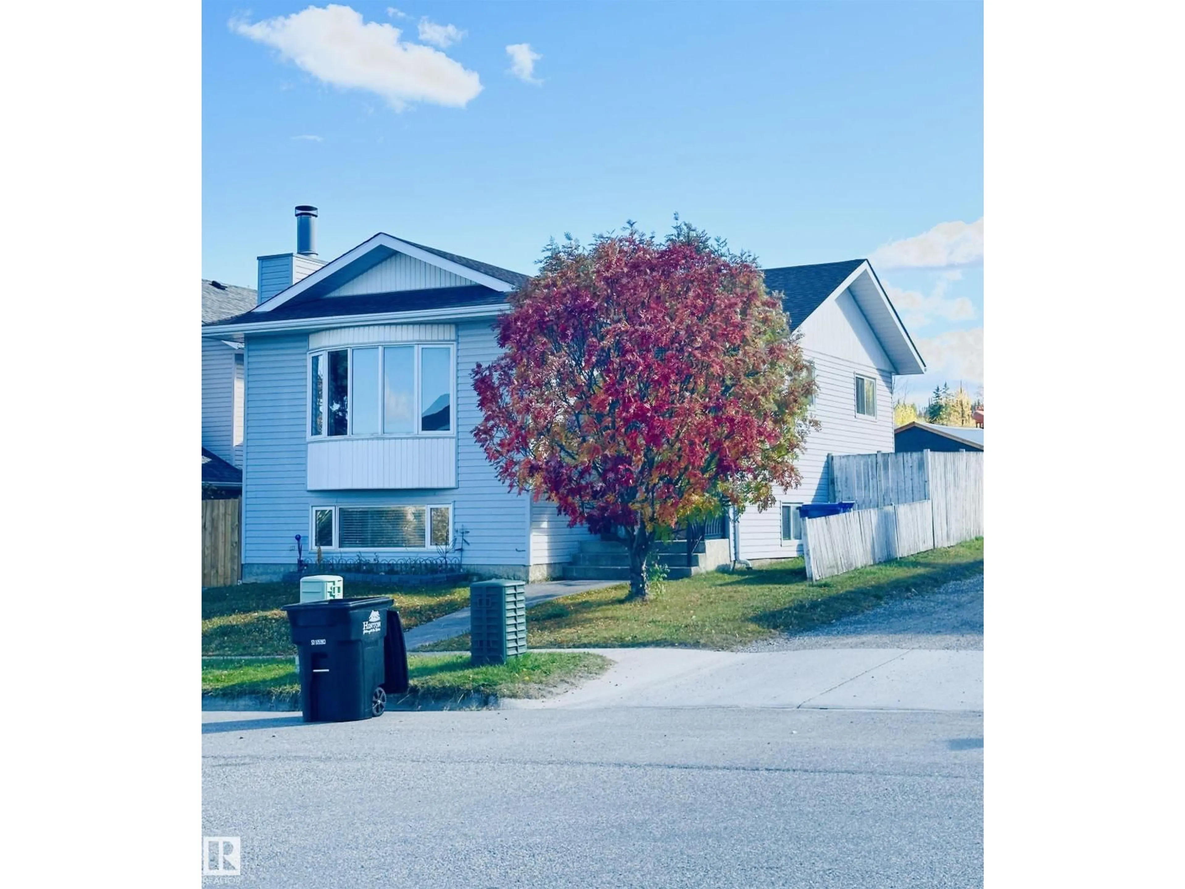 Home with vinyl exterior material, street for 289 TOCHER AV, Hinton Alberta T7V1H6