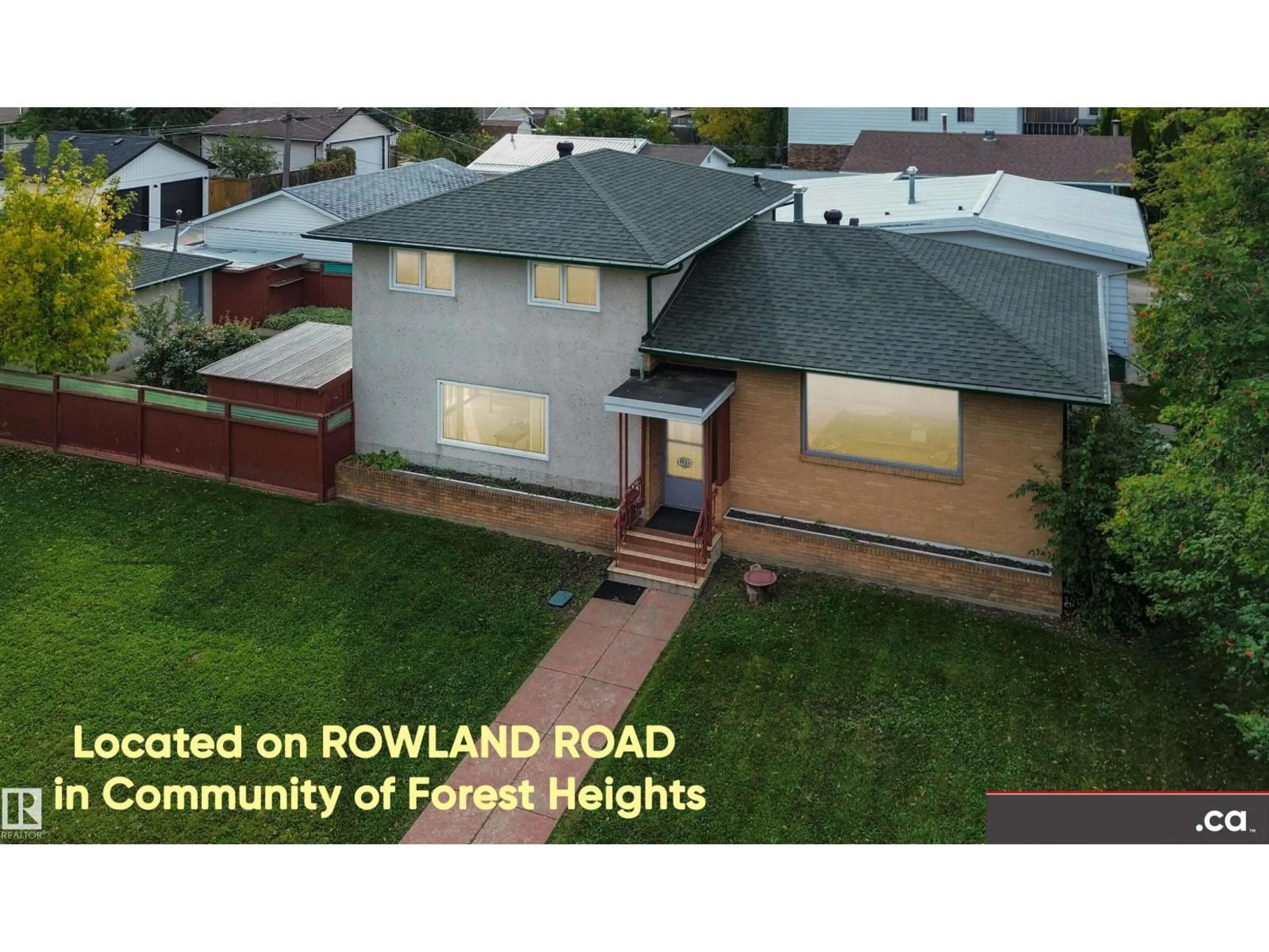 A pic from outside/outdoor area/front of a property/back of a property/a pic from drone, street for 7923 ROWLAND RD, Edmonton Alberta T6A3W6