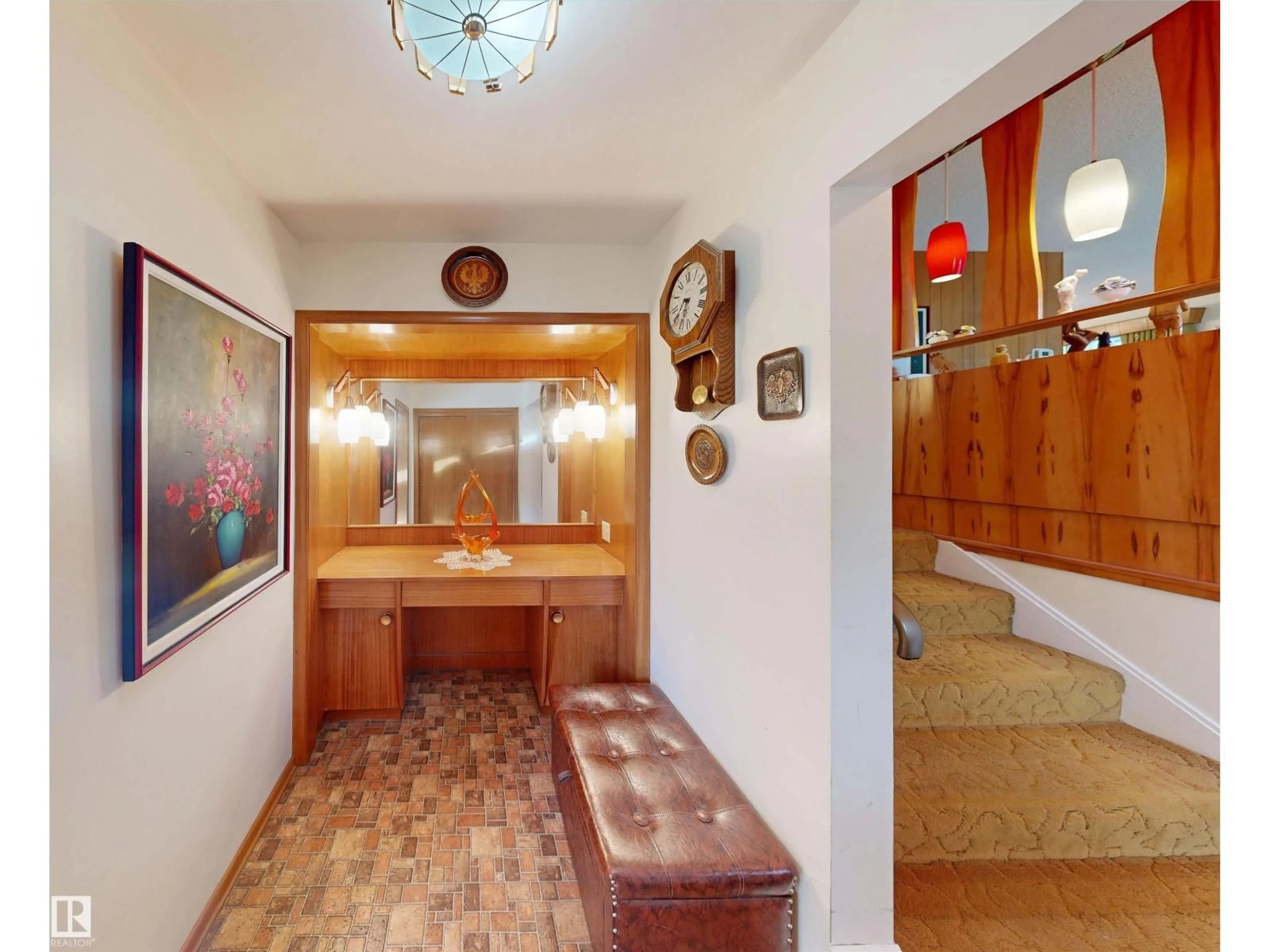 Indoor foyer for 7923 ROWLAND RD, Edmonton Alberta T6A3W6