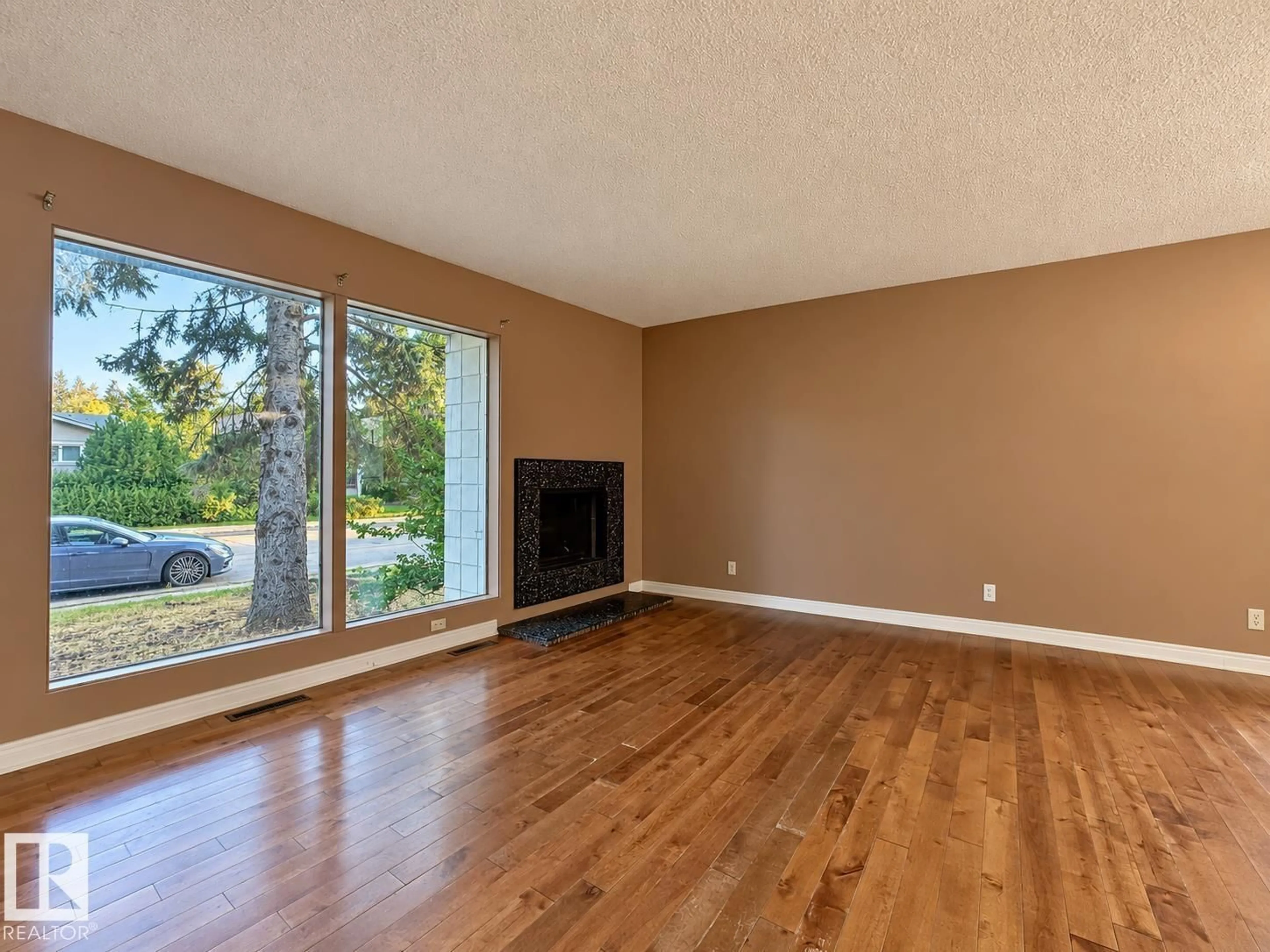 A pic of a room for 12204 40 AV, Edmonton Alberta T6J0S5