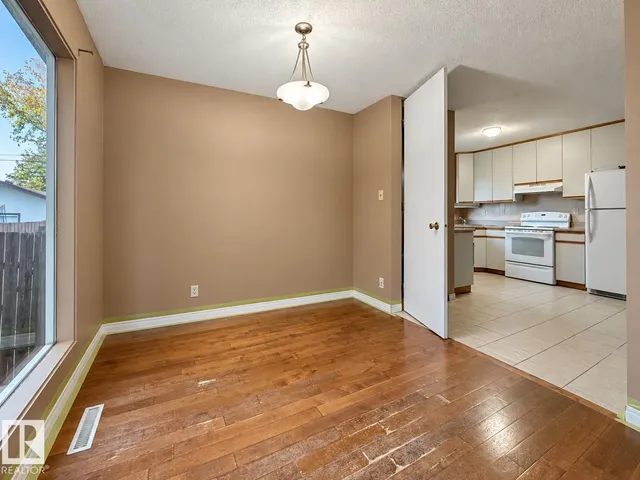 12204 40 AV, Edmonton 4