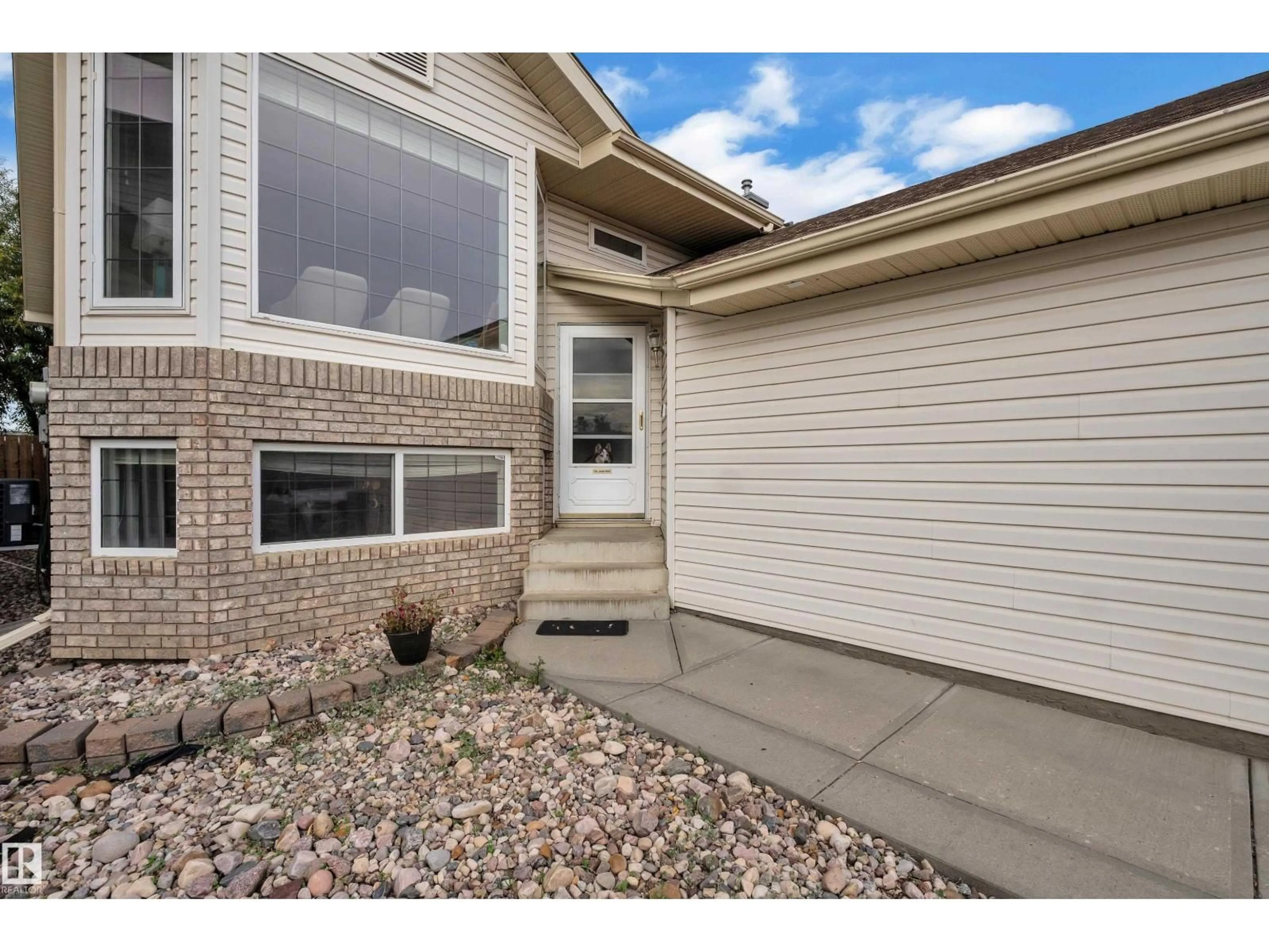 Unknown for 1233 ORMSBY LN, Edmonton Alberta T5T6R2
