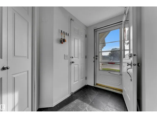 1233 ORMSBY LN, Edmonton 4