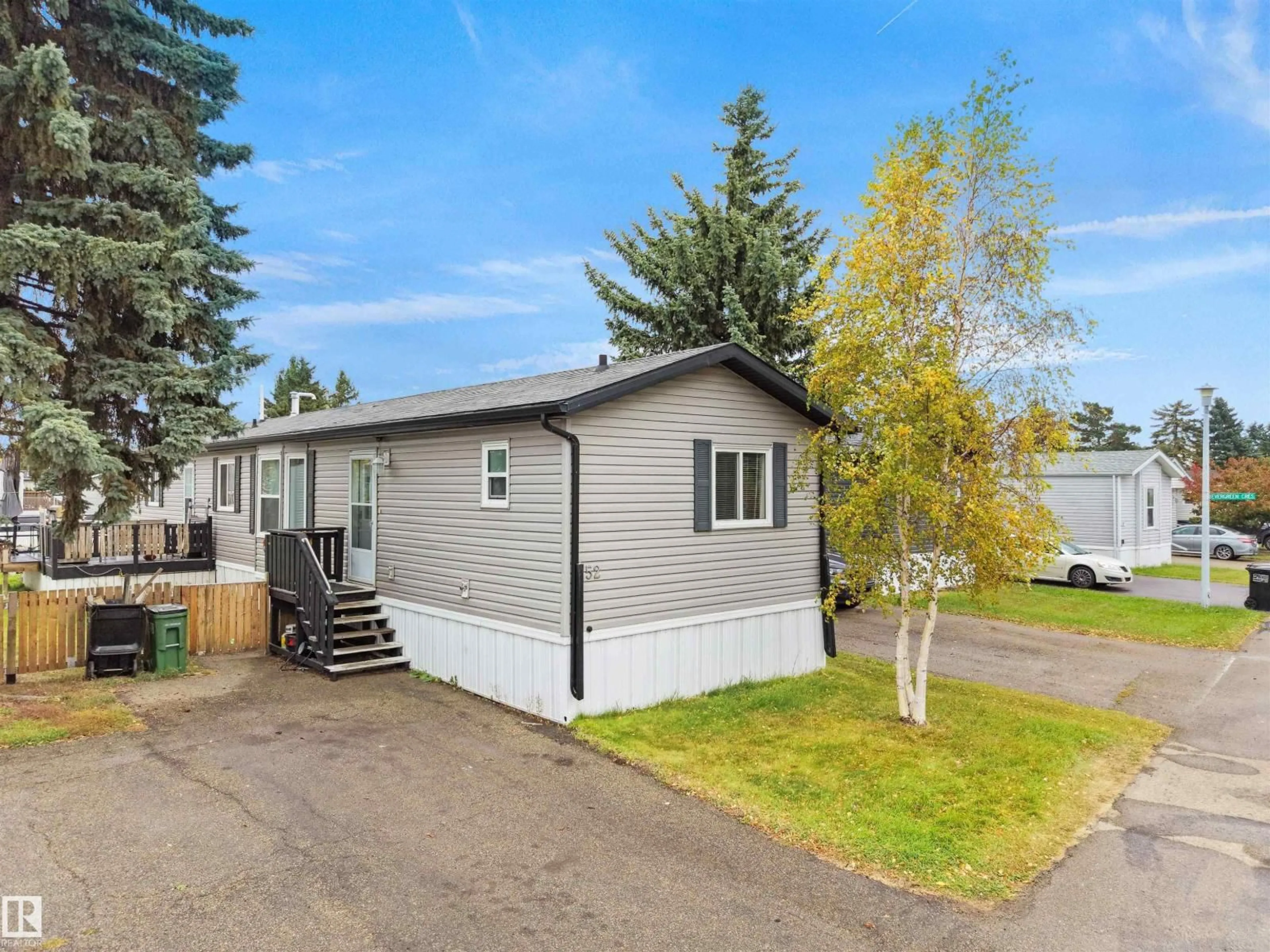 Home with vinyl exterior material, water/lake/river/ocean view for 52 EVERGREEN PARK NW, Edmonton Alberta T5Y4M2