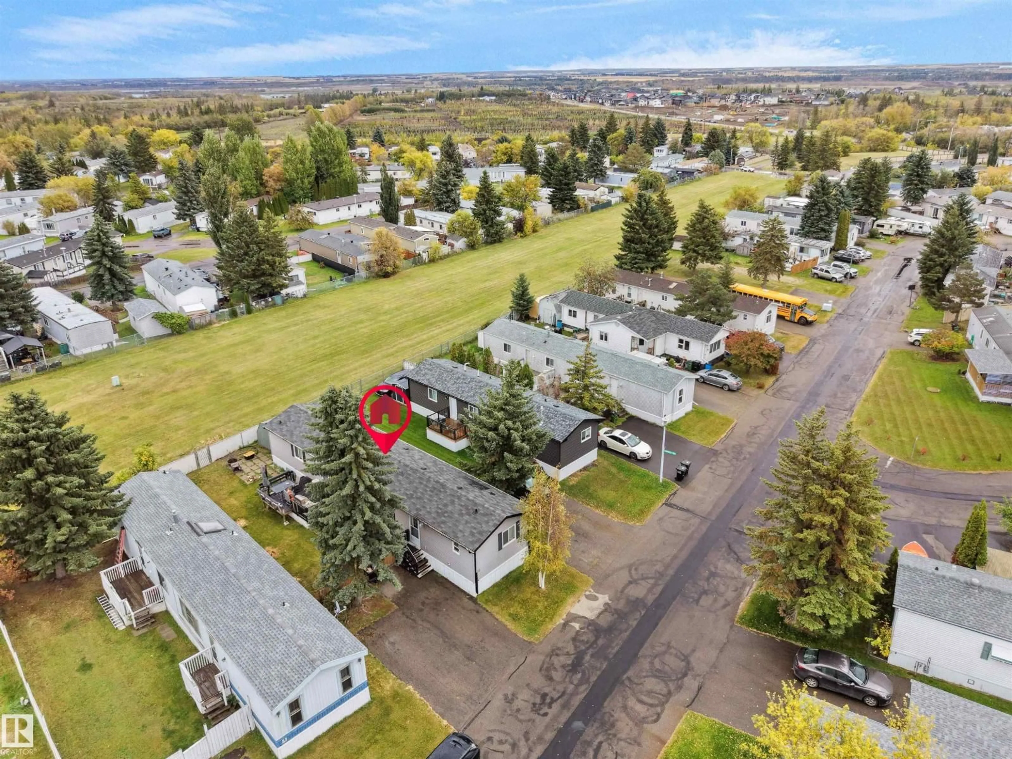 A pic from outside/outdoor area/front of a property/back of a property/a pic from drone, street for 52 EVERGREEN PARK NW, Edmonton Alberta T5Y4M2
