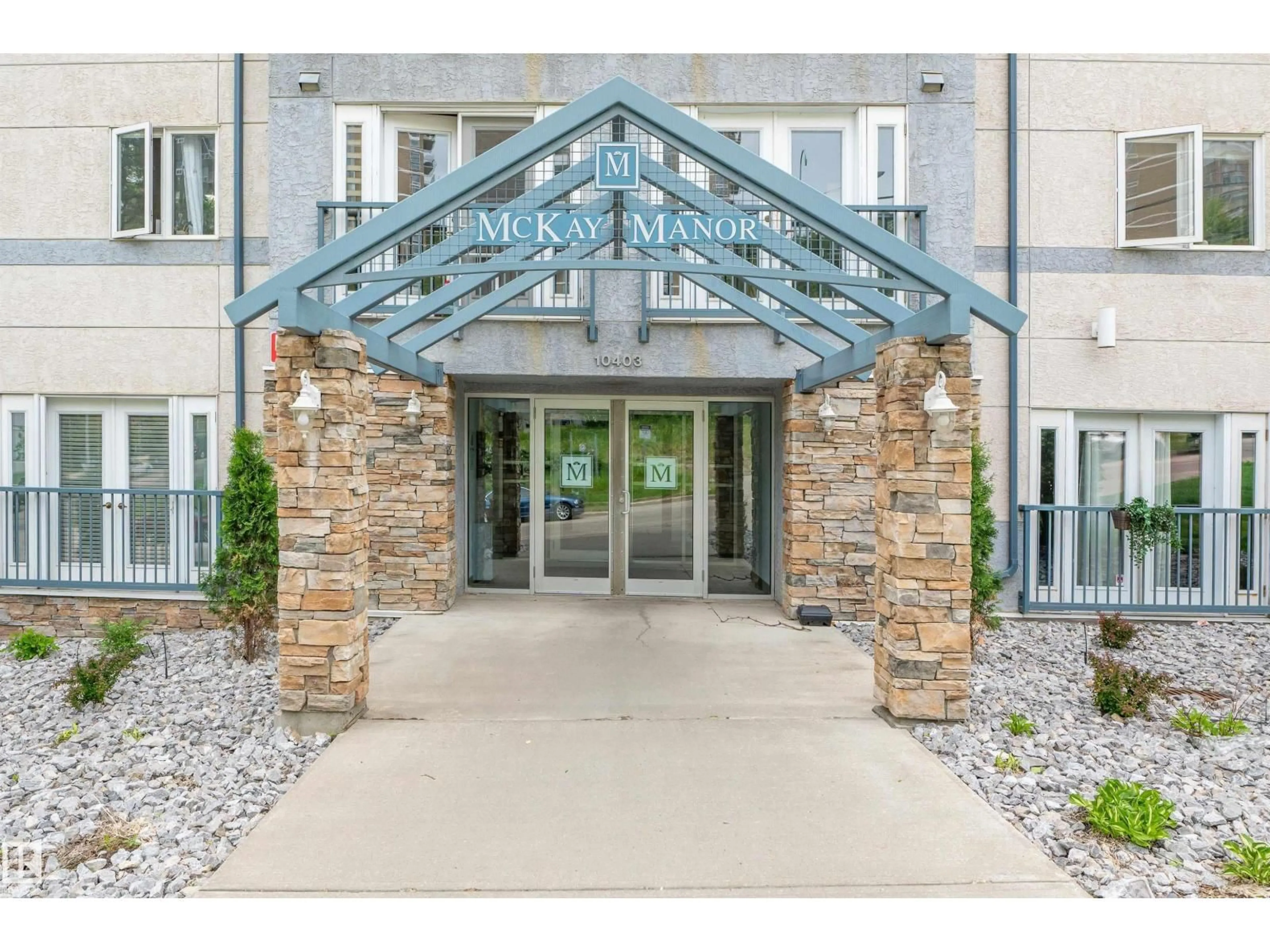 Indoor foyer for #217 - 10403 98 AV, Edmonton Alberta T5K2Y5