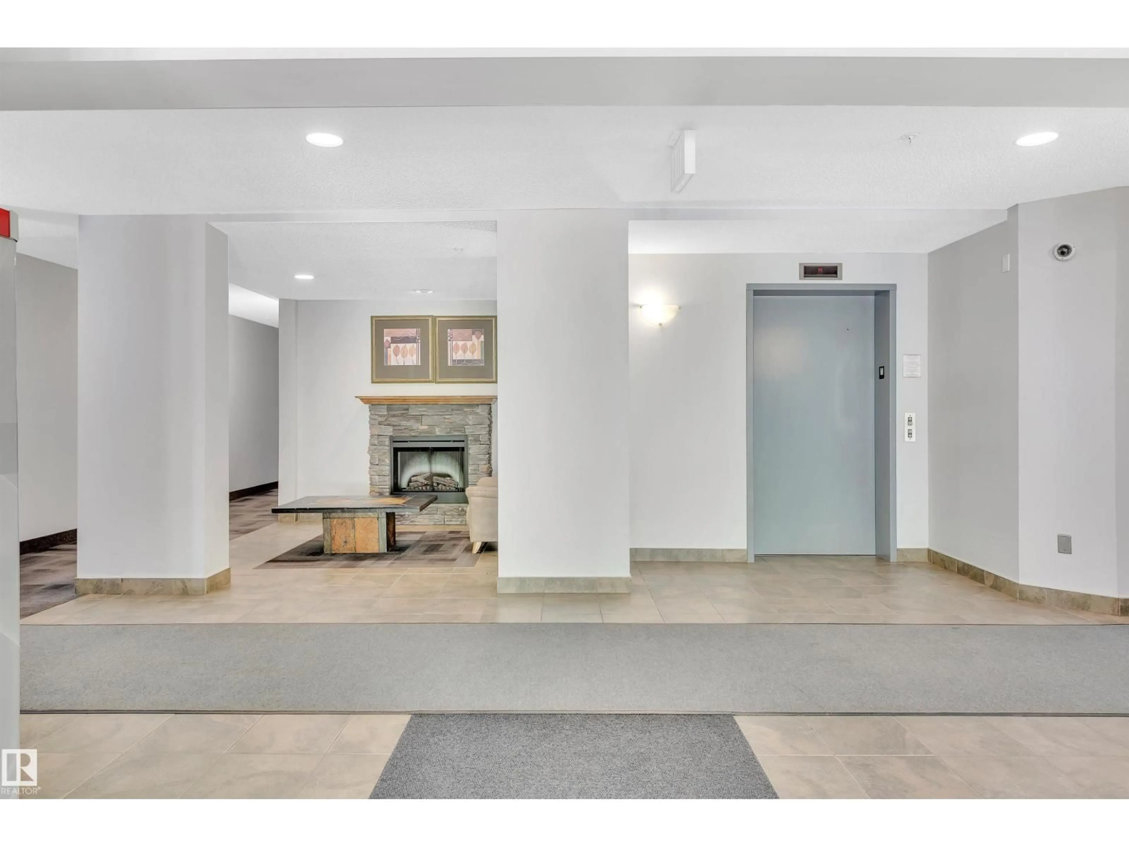 Indoor foyer for #217 - 10403 98 AV, Edmonton Alberta T5K2Y5