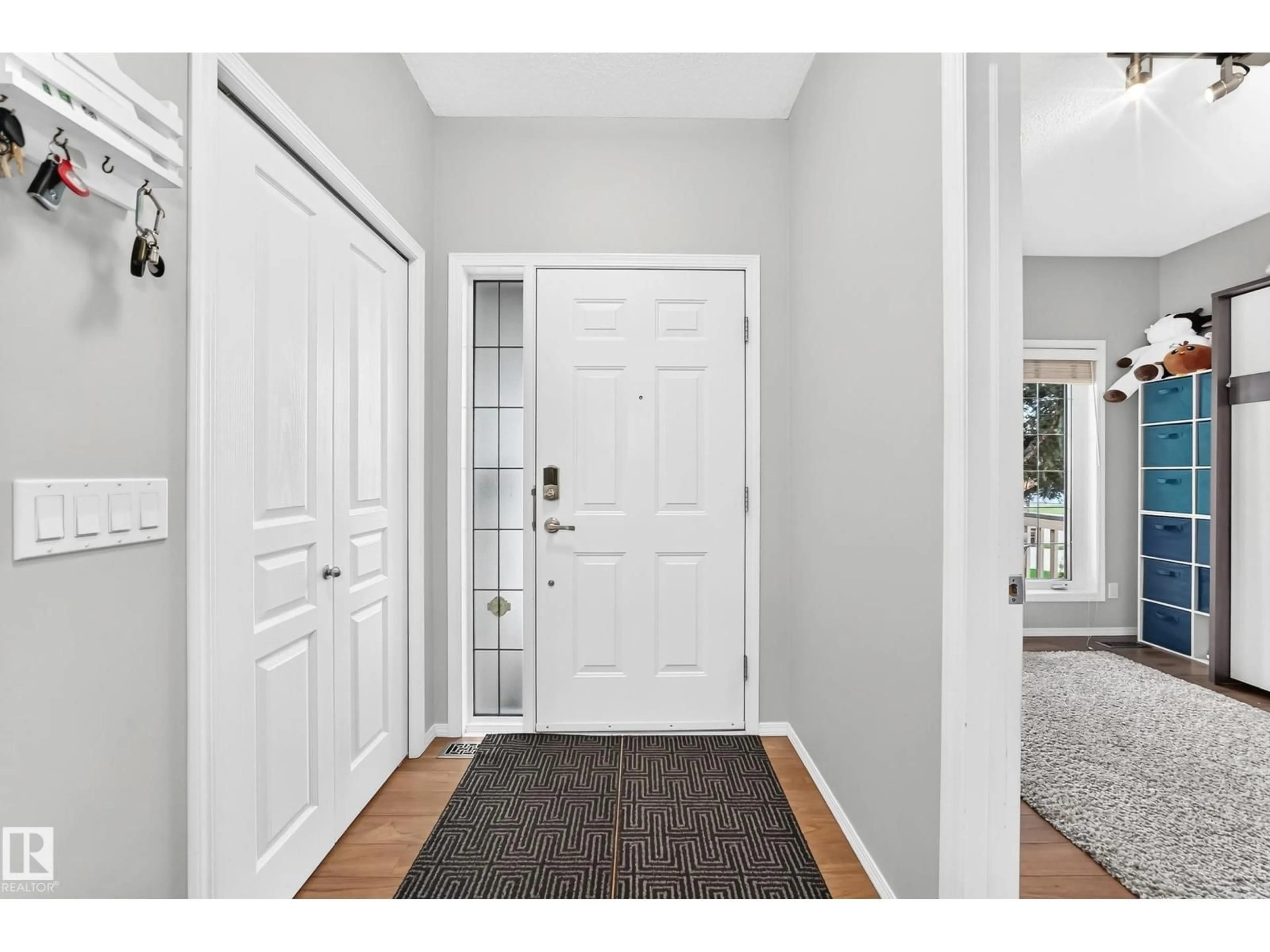 Indoor entryway for 81 DUNFIELD CR, St. Albert Alberta T8N6W1