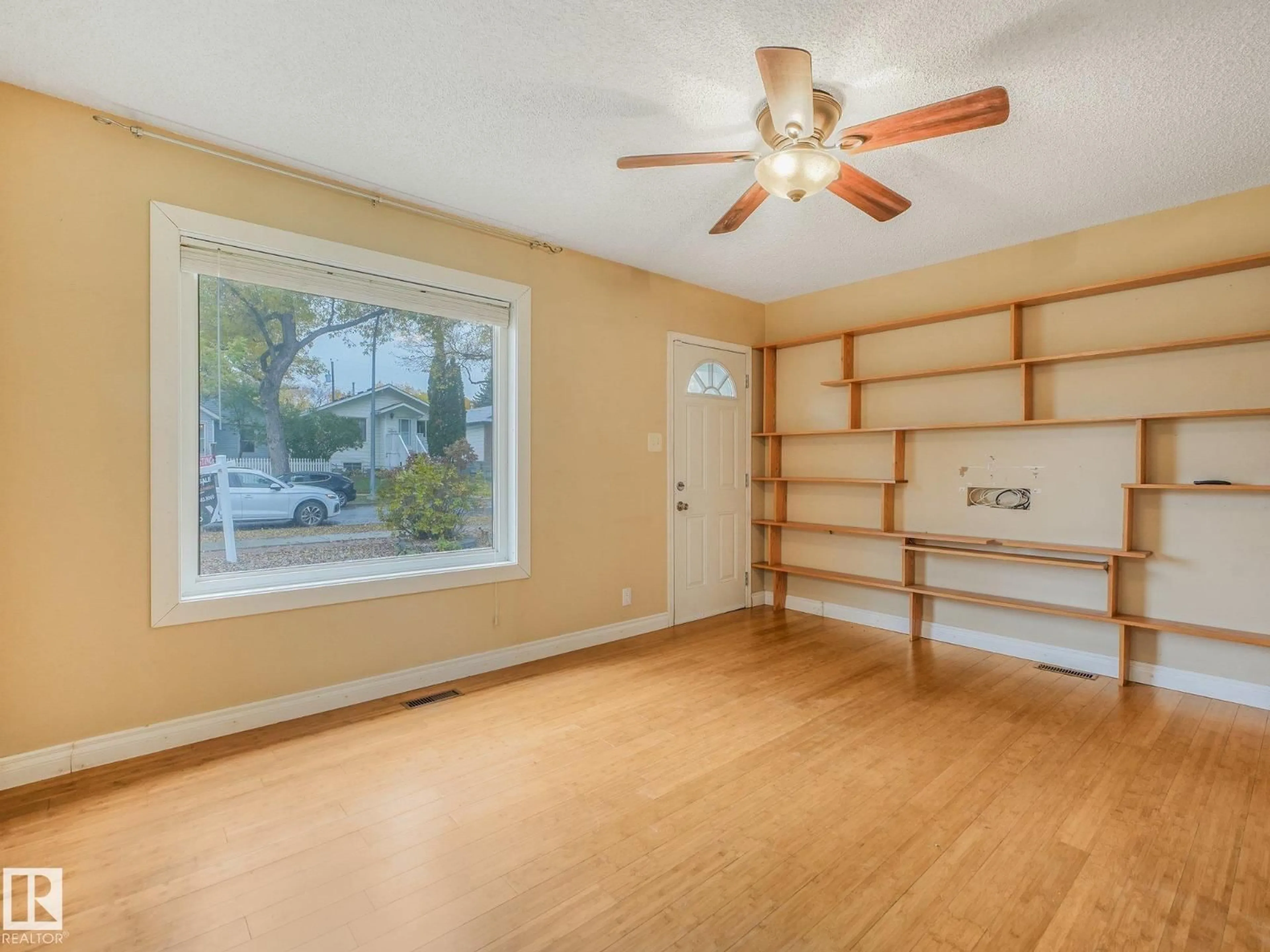 A pic of a room for 12209 94 ST, Edmonton Alberta T5G1K2