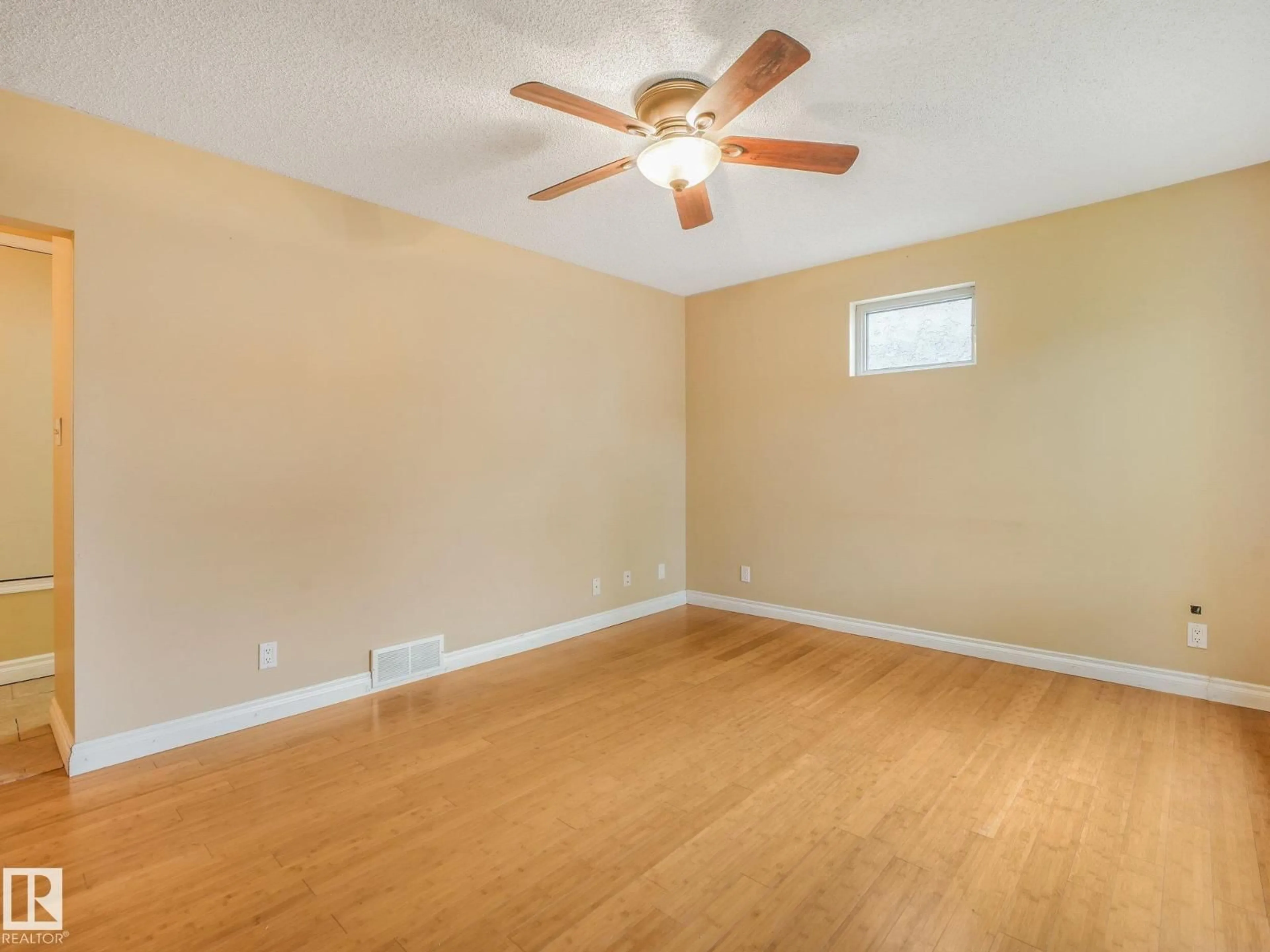 A pic of a room for 12209 94 ST, Edmonton Alberta T5G1K2