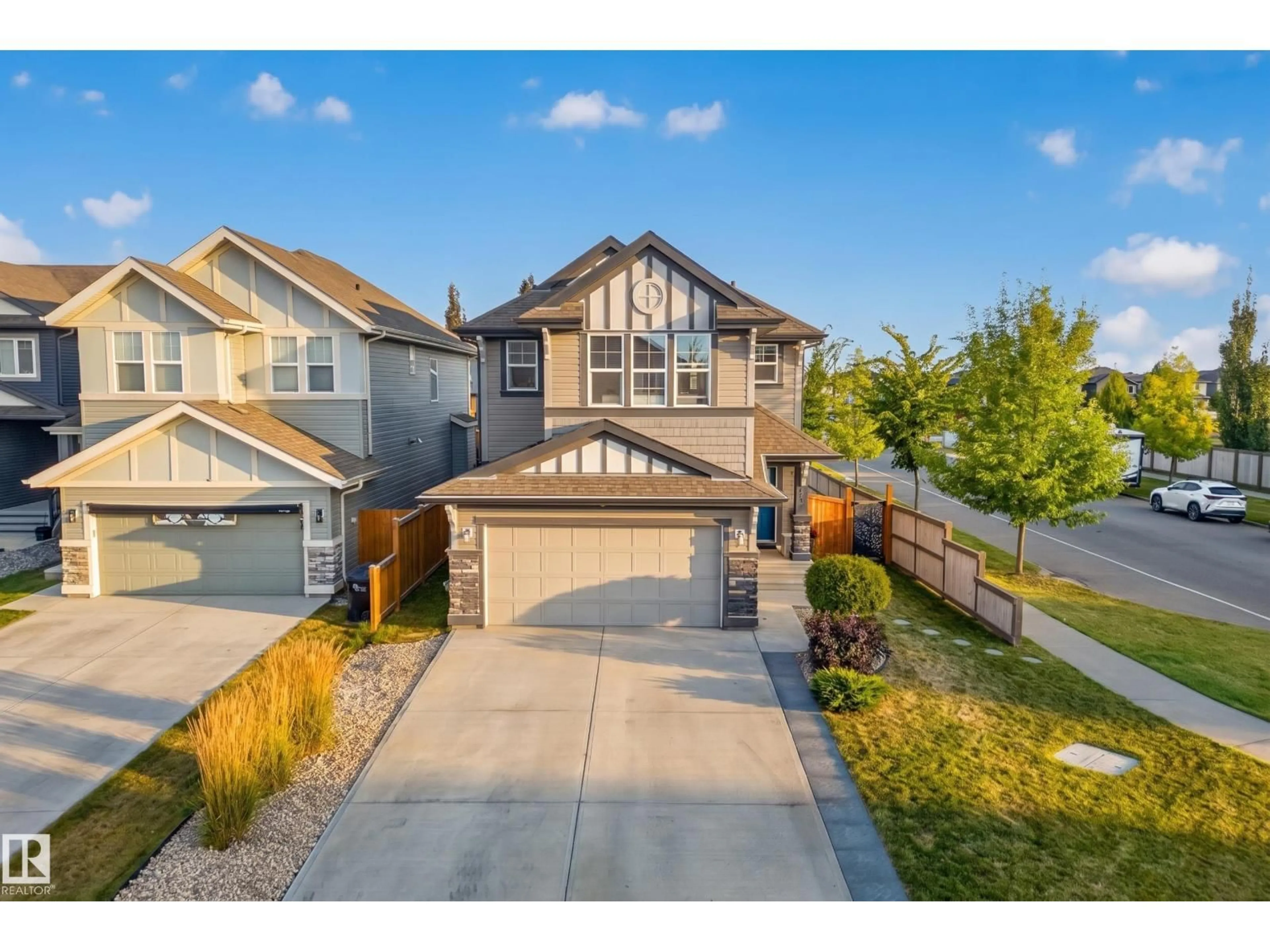 A pic from outside/outdoor area/front of a property/back of a property/a pic from drone, street for 457 STILL CREEK CR, Sherwood Park Alberta T8H0S6