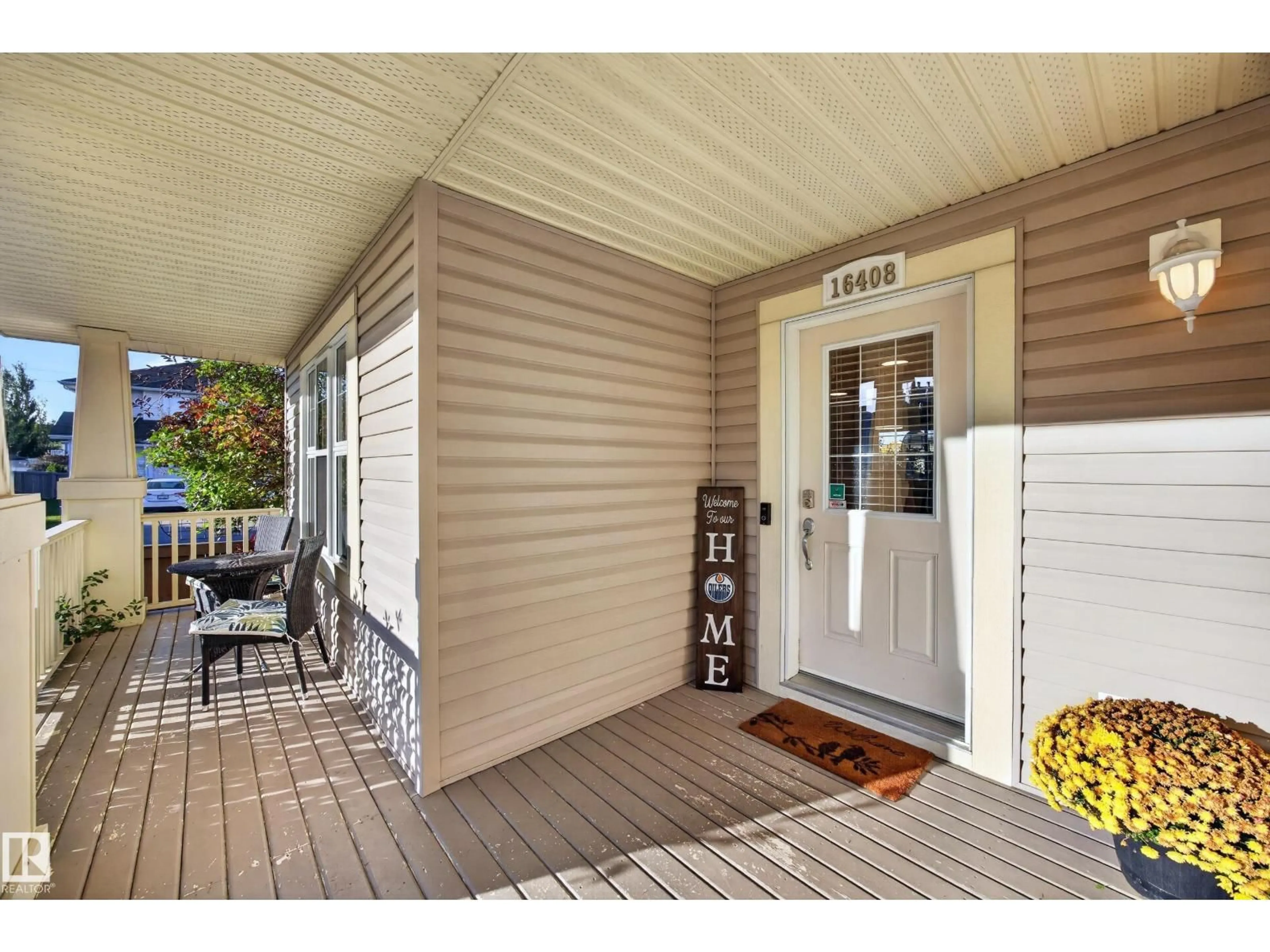 Indoor entryway for 16408 59 ST, Edmonton Alberta T5Y0B3