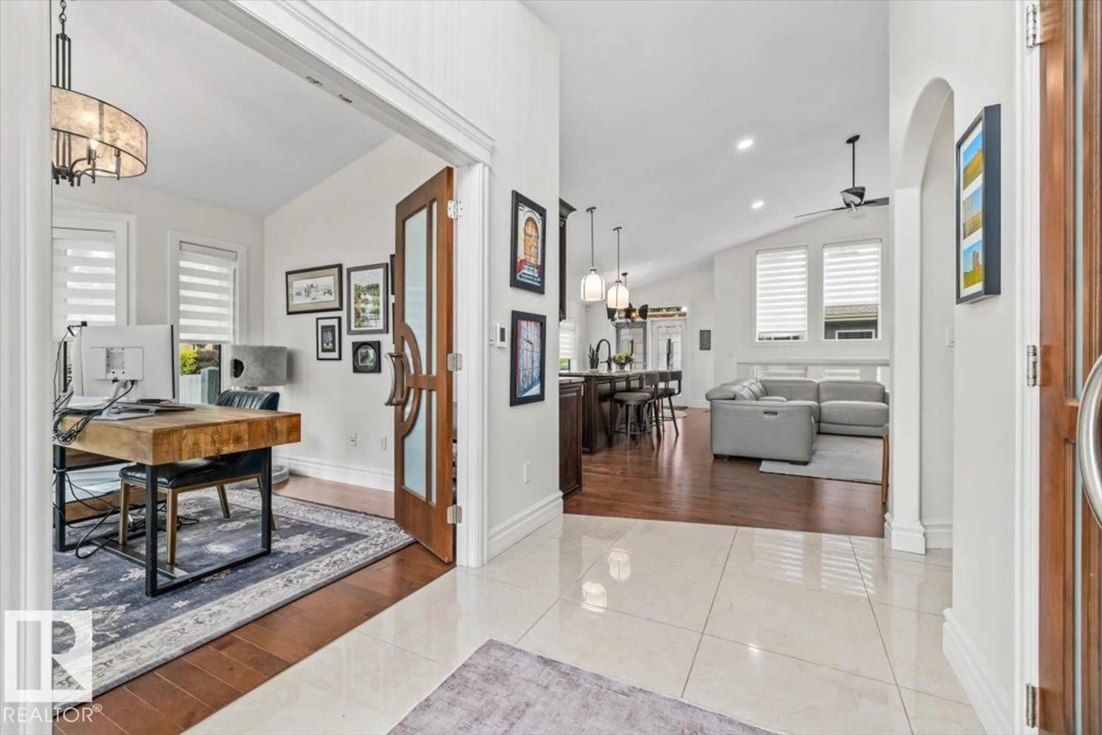 Indoor entryway for 60 LAFLEUR DR, St. Albert Alberta T8N7N1