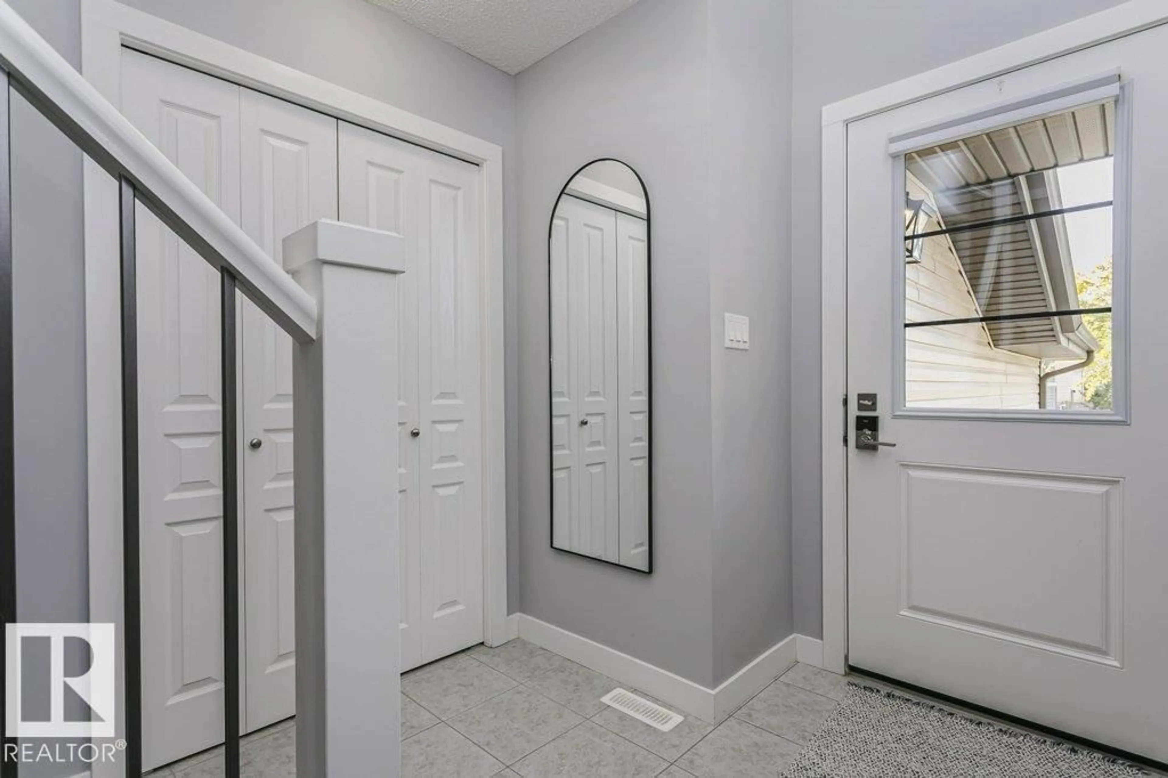 Indoor entryway for 129 HARVEST RIDGE DR, Spruce Grove Alberta T7X0V9
