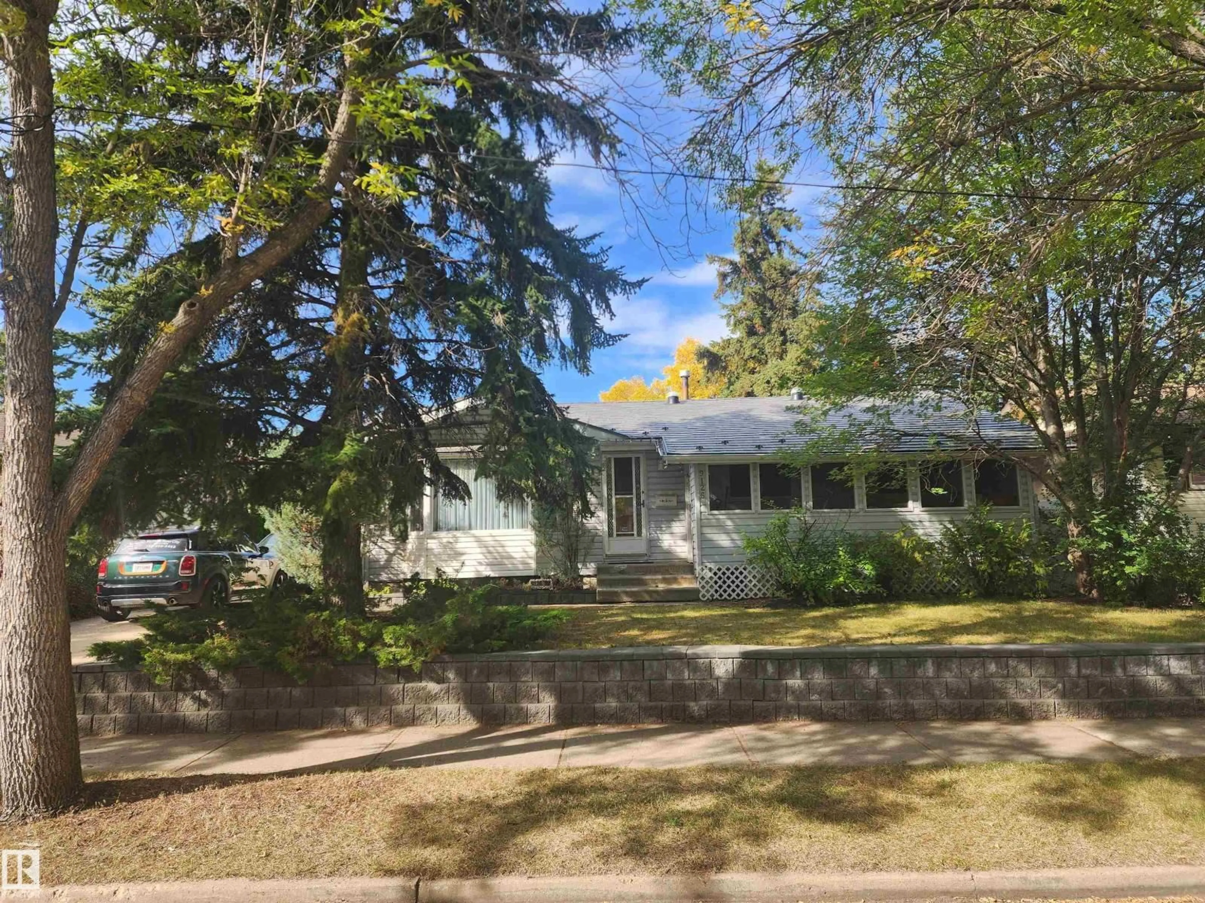 A pic from outside/outdoor area/front of a property/back of a property/a pic from drone, street for 9126 92 AV, Fort Saskatchewan Alberta T8L1A7