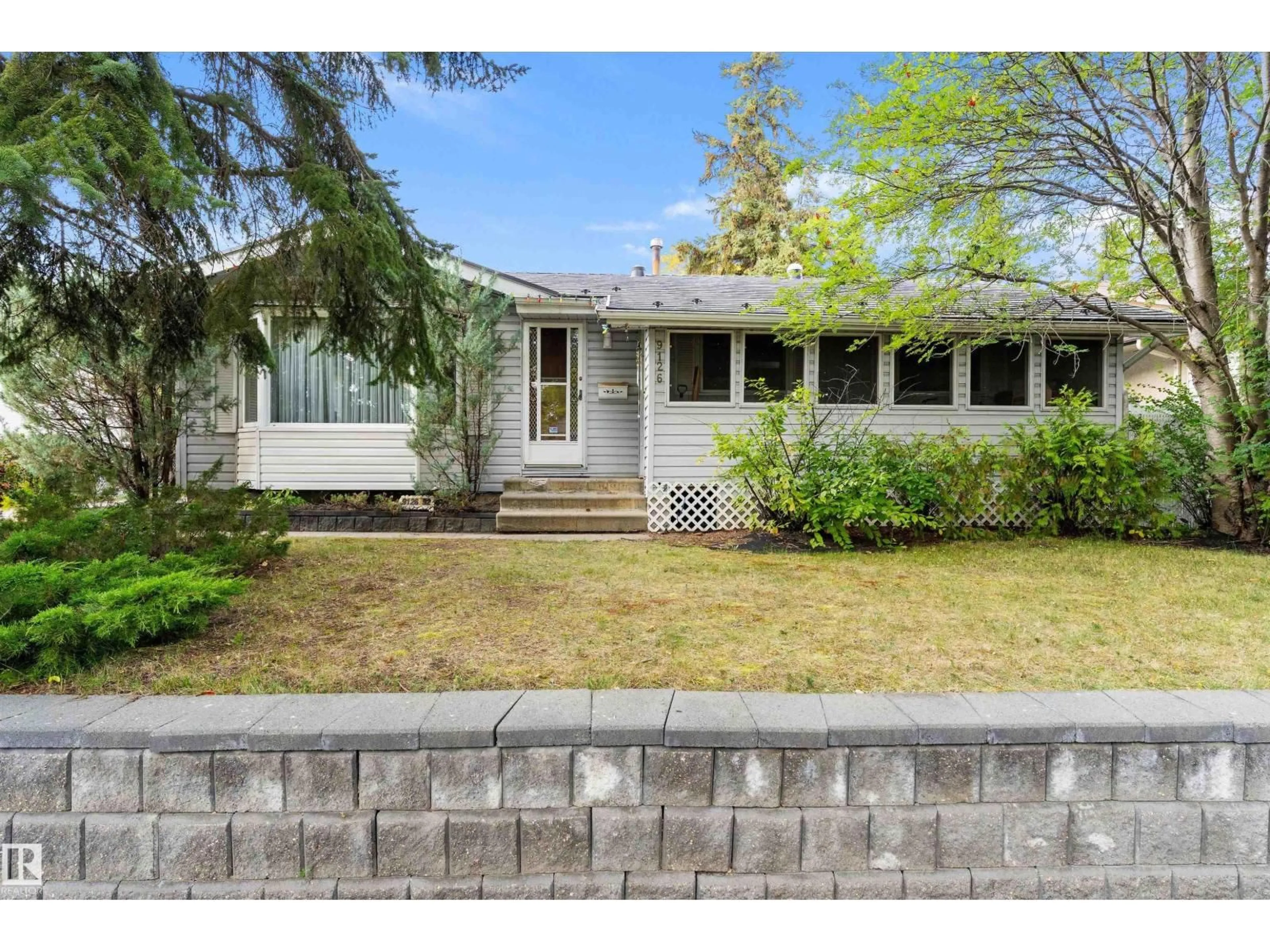 Home with vinyl exterior material, street for 9126 92 AV, Fort Saskatchewan Alberta T8L1A7