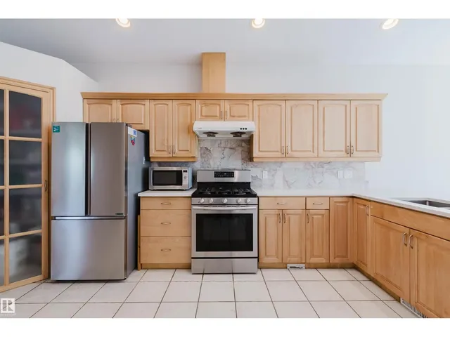 8517 156 AV, Edmonton 5