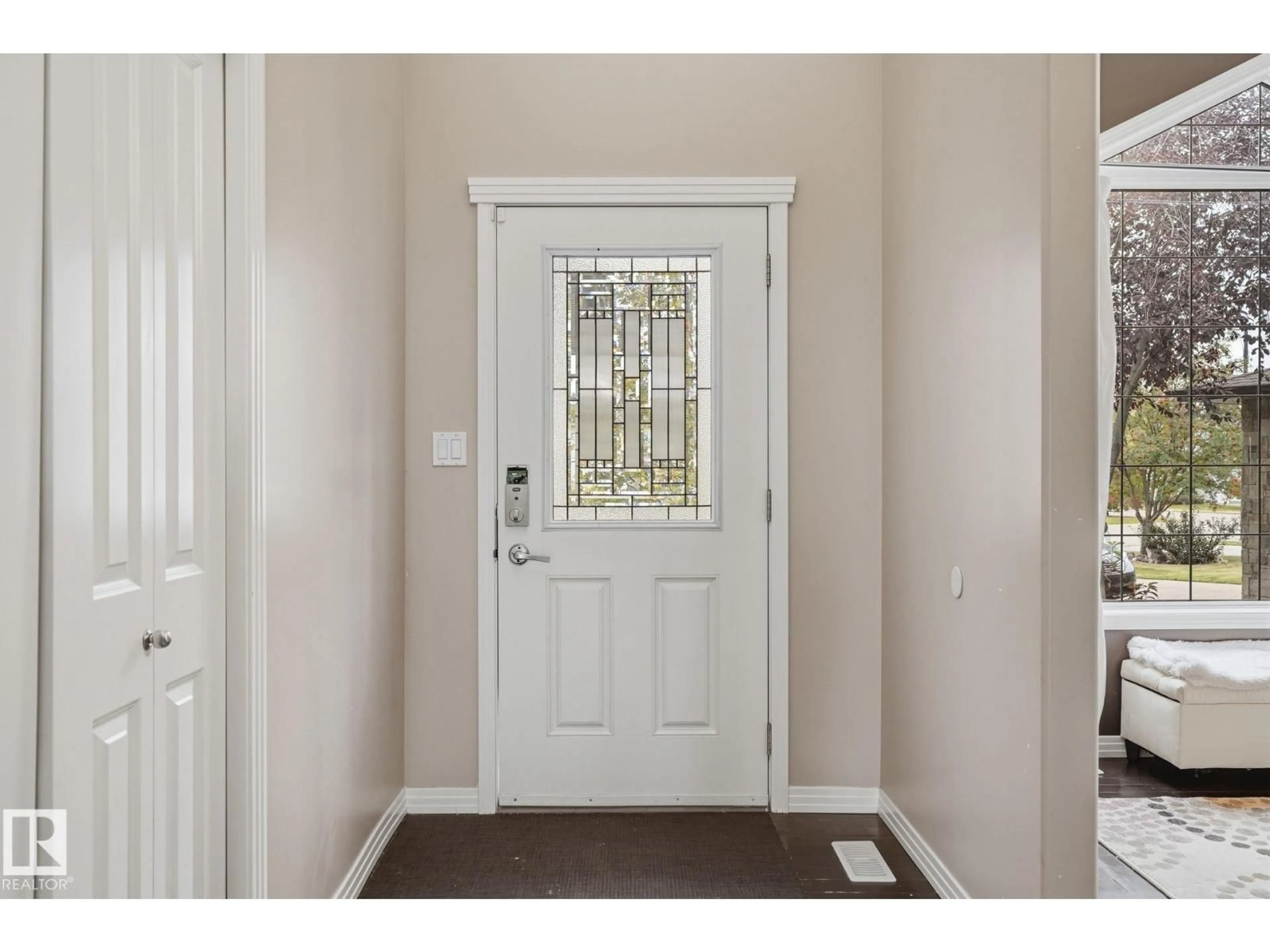 Indoor entryway for 1209 CUNNINGHAM DR, Edmonton Alberta T6W0R5